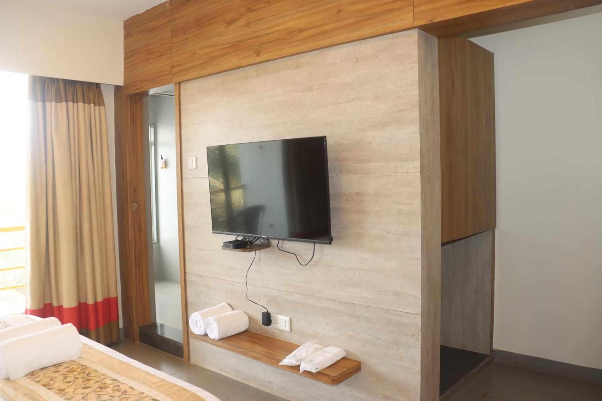 Executive Pool View Room with Balcony