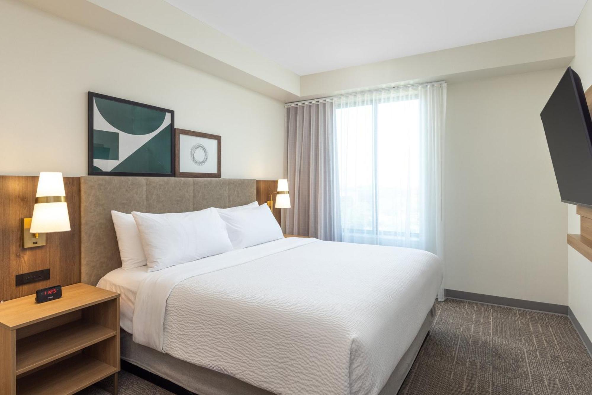 One-Bedroom King Suite