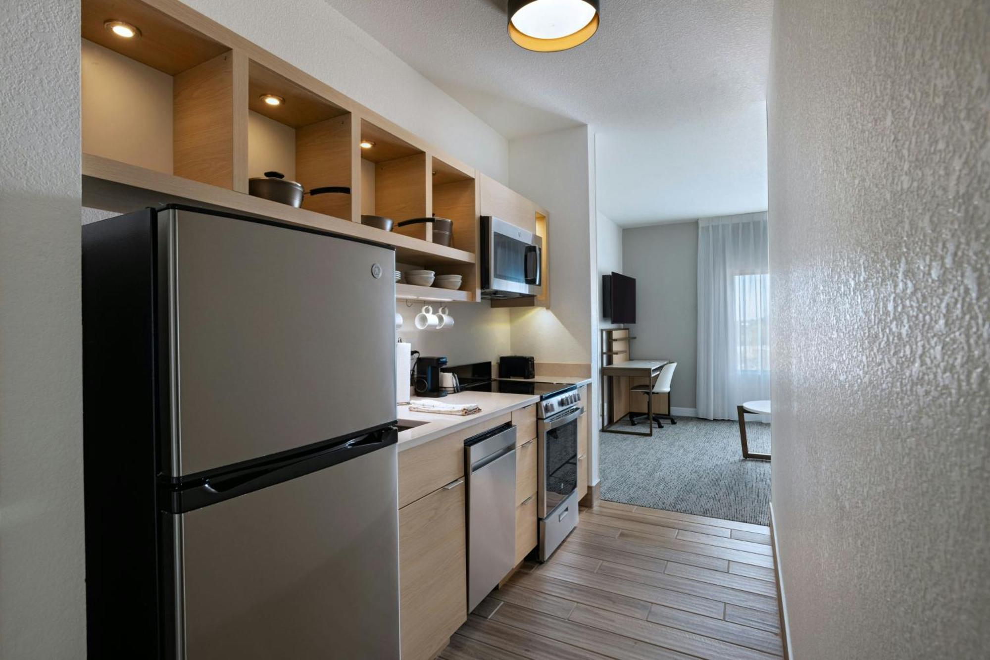 One-Bedroom King Suite with Sofa Bed and City View - Hearing Accessible