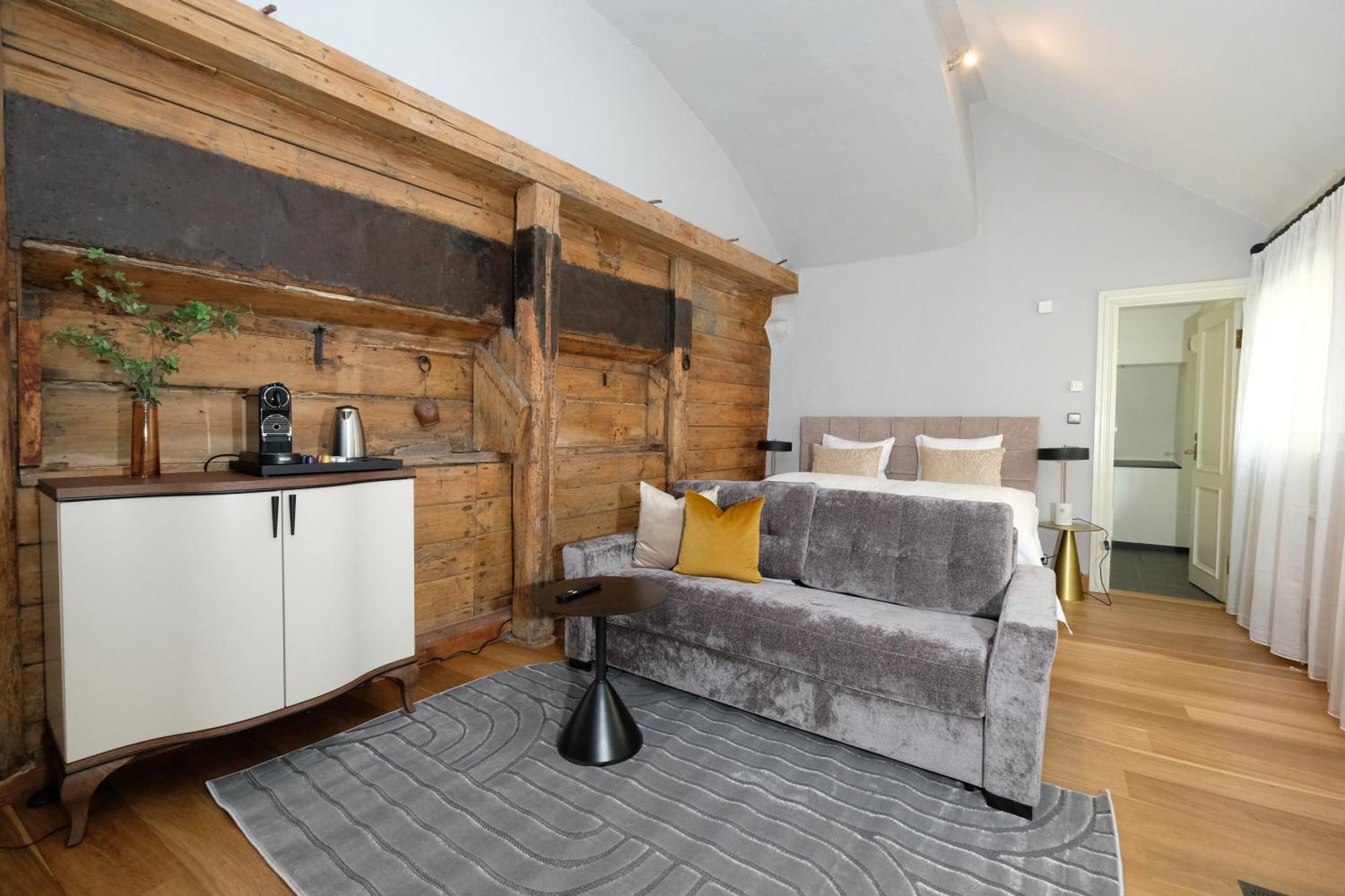 Studio with Garden View,1645473476:JPEG
