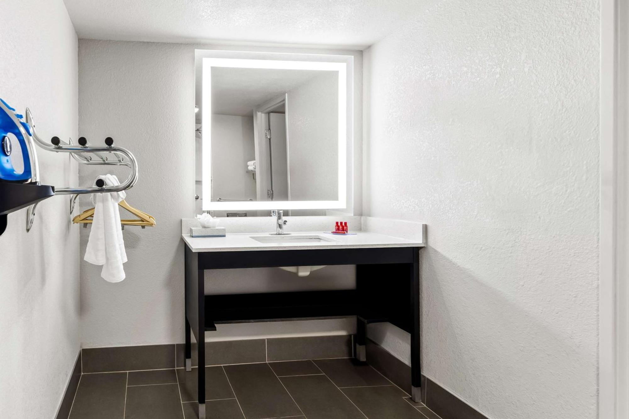 King Room Mobility Accessible Tub Non-Smoking