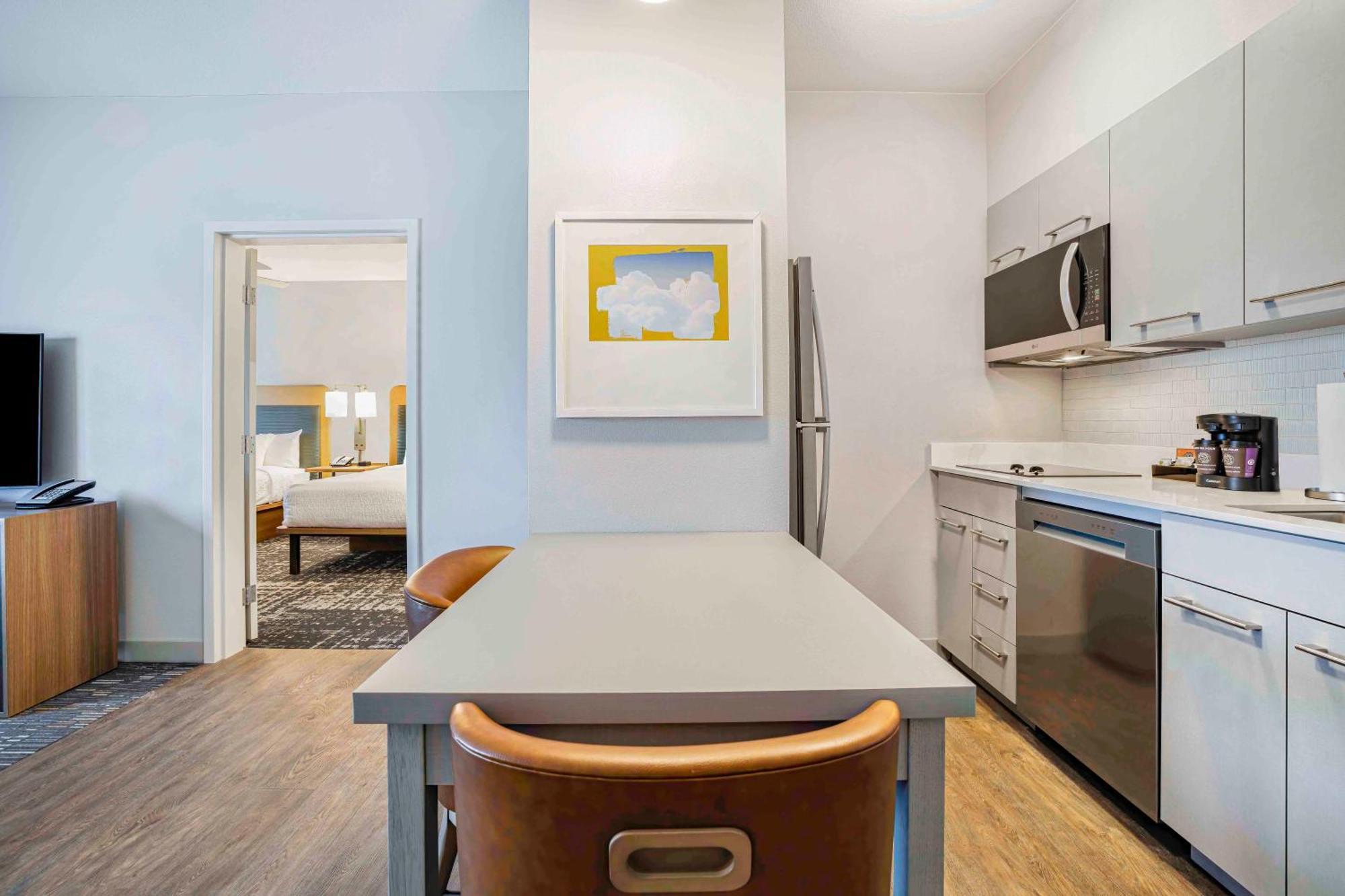 One-Bedroom Queen Suite with Two Queen Beds - Non-Smoking