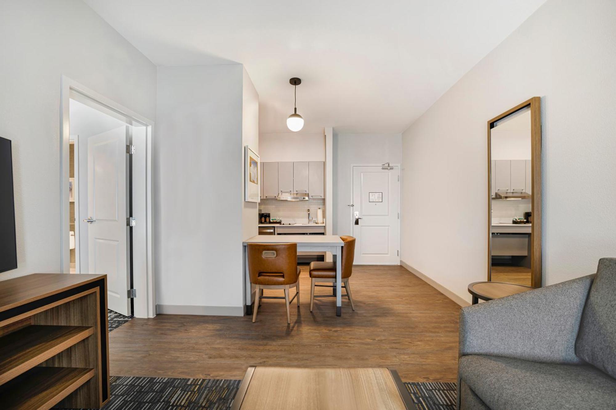 One-Bedroom King Suite - Non-Smoking