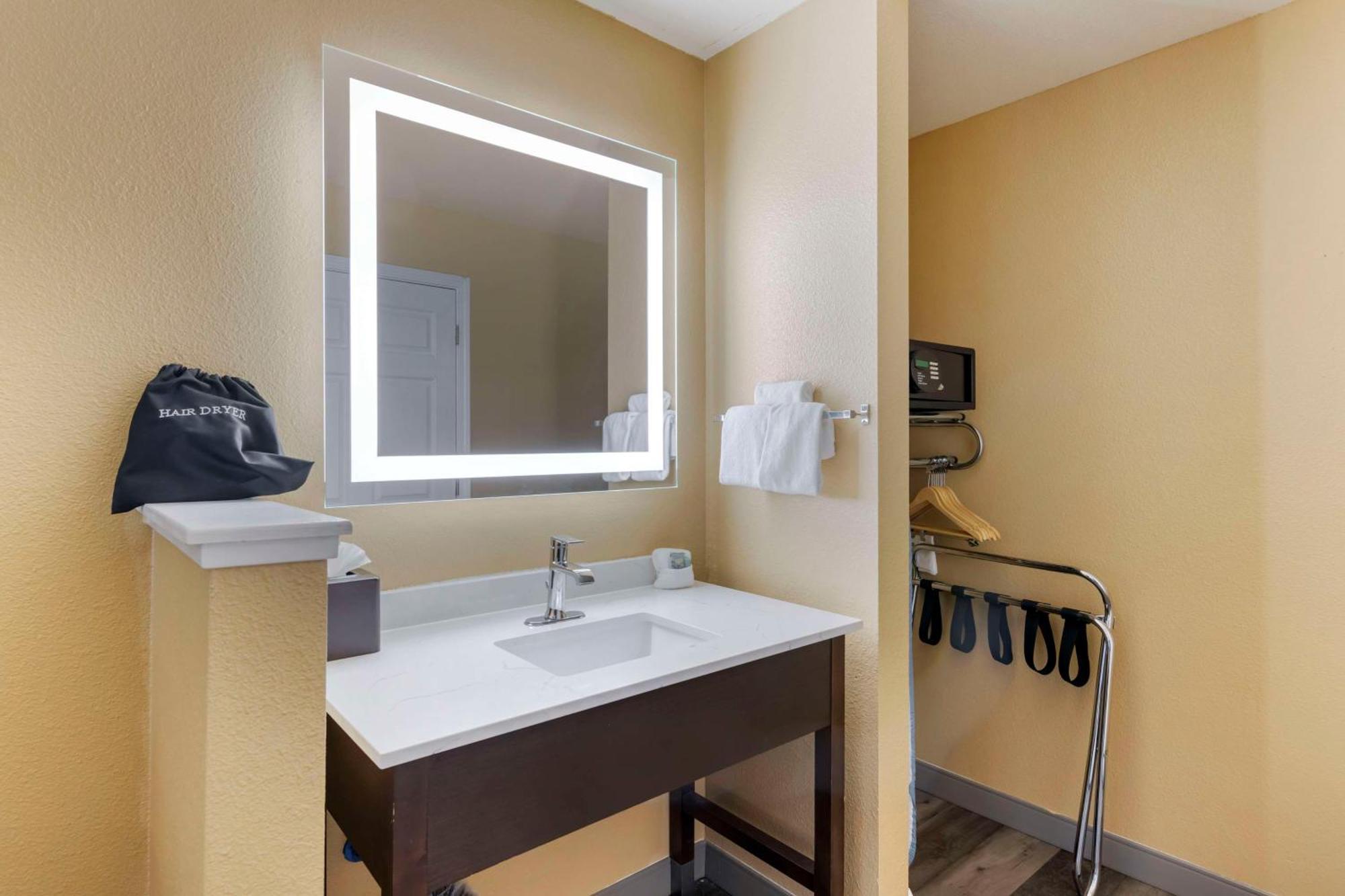 King Room - Pet Friendly - Non-smoking