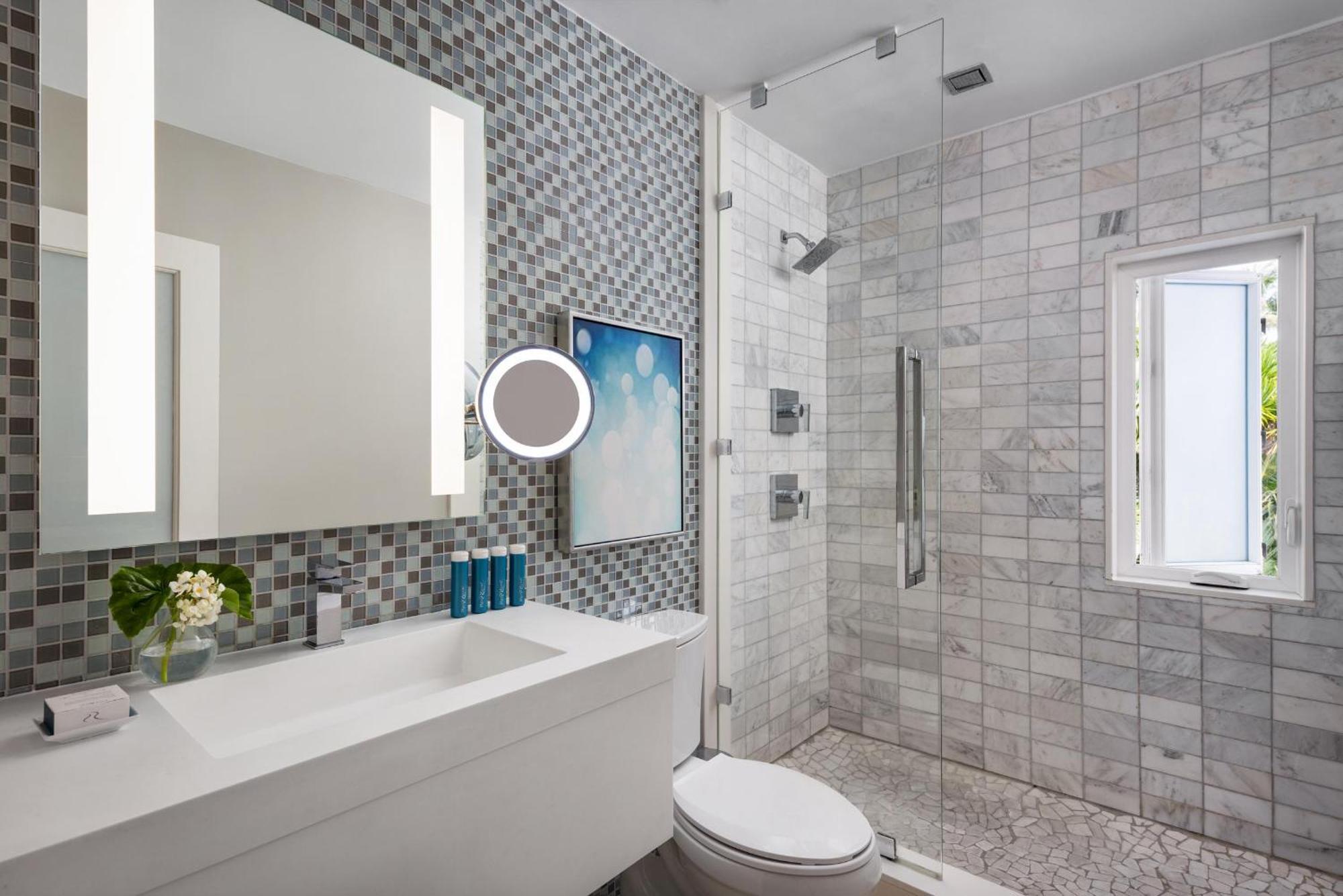 Island Village Honeymoon Luxury Villa Room