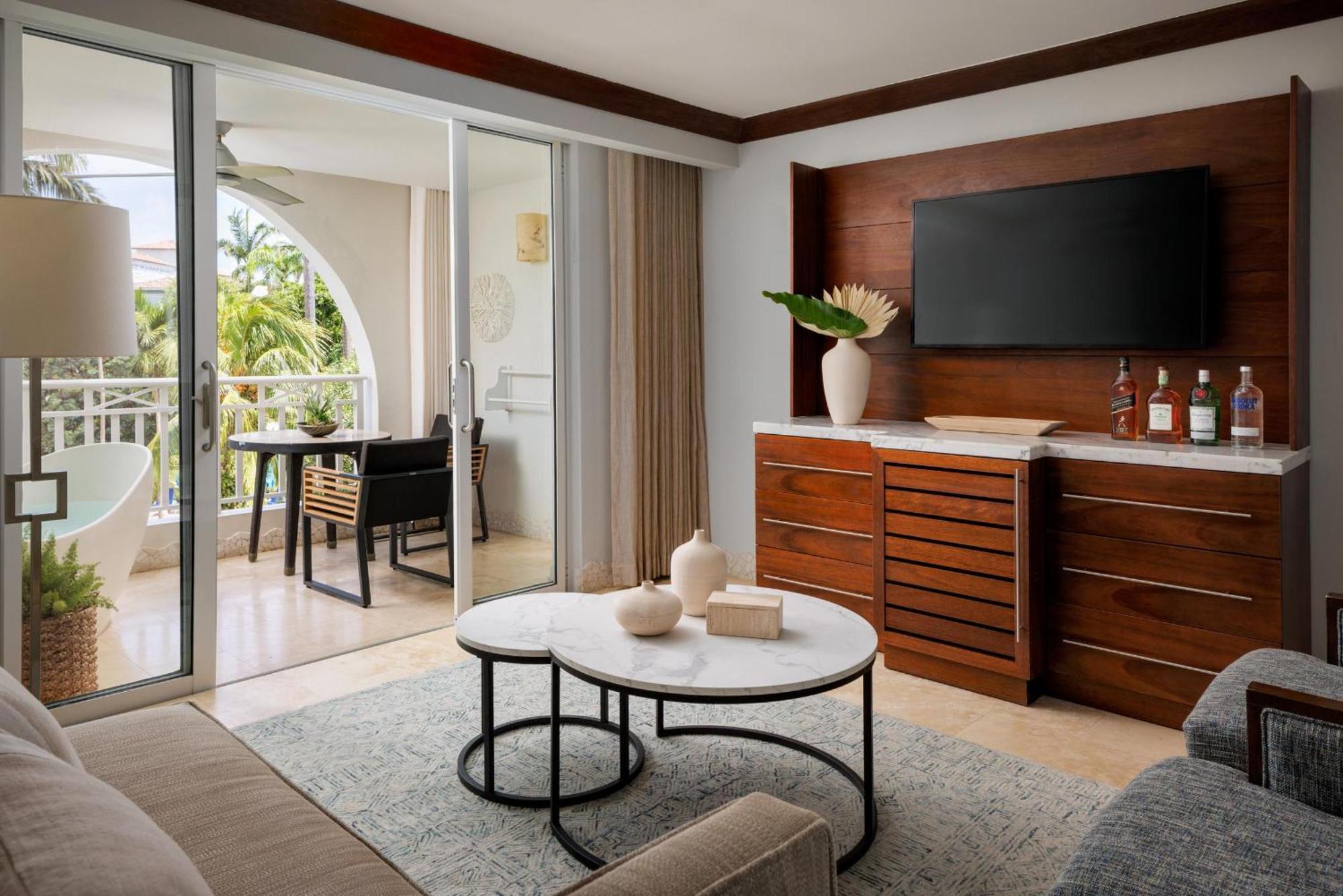 Crystal Lagoon One-Bedroom Butler Honeymoon Suite with Balcony Tranquility Soaking Tub