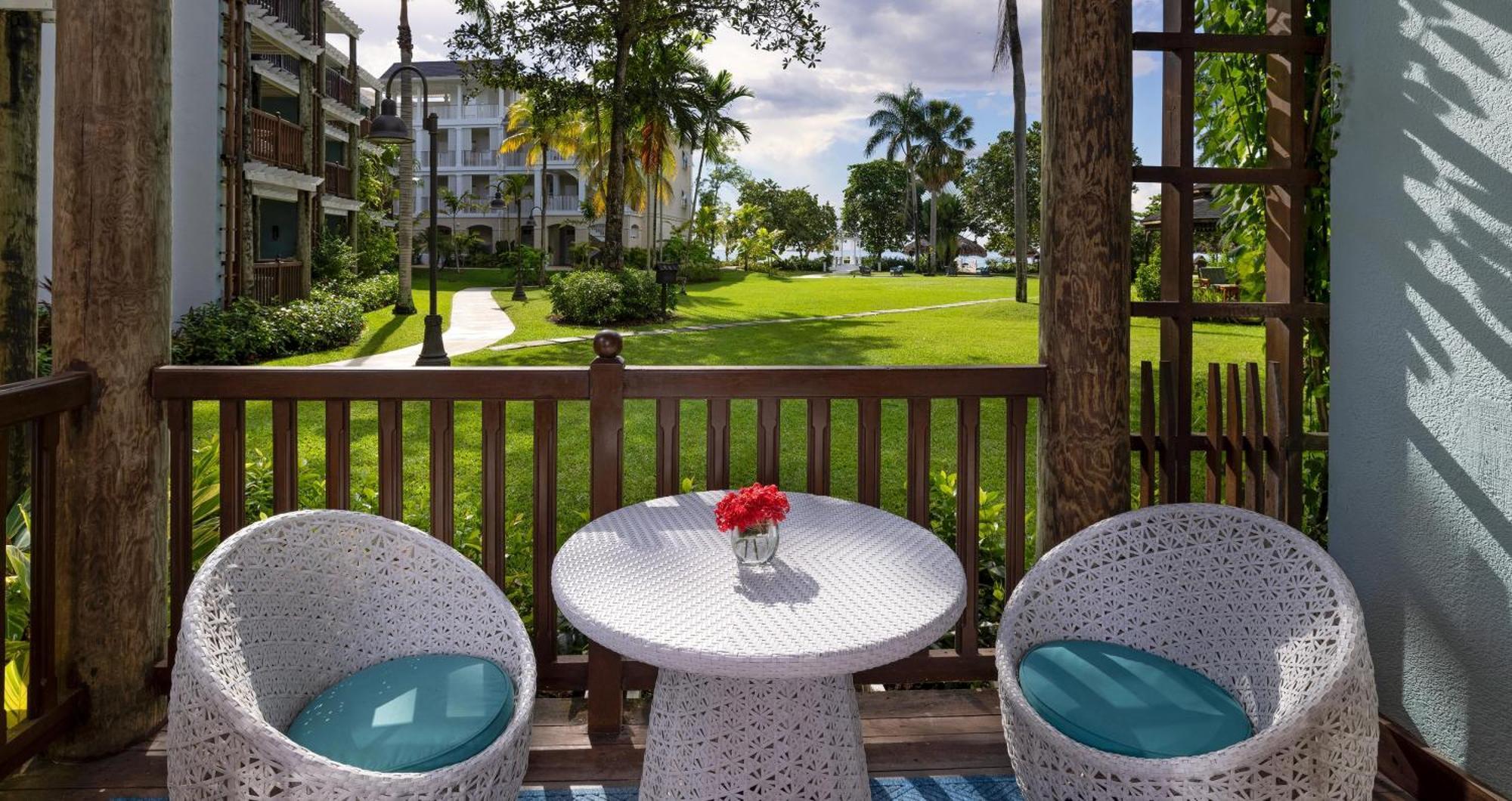 Hébergement Lit KIng-Size avec Service Concierge - Côté Plage Tropicale