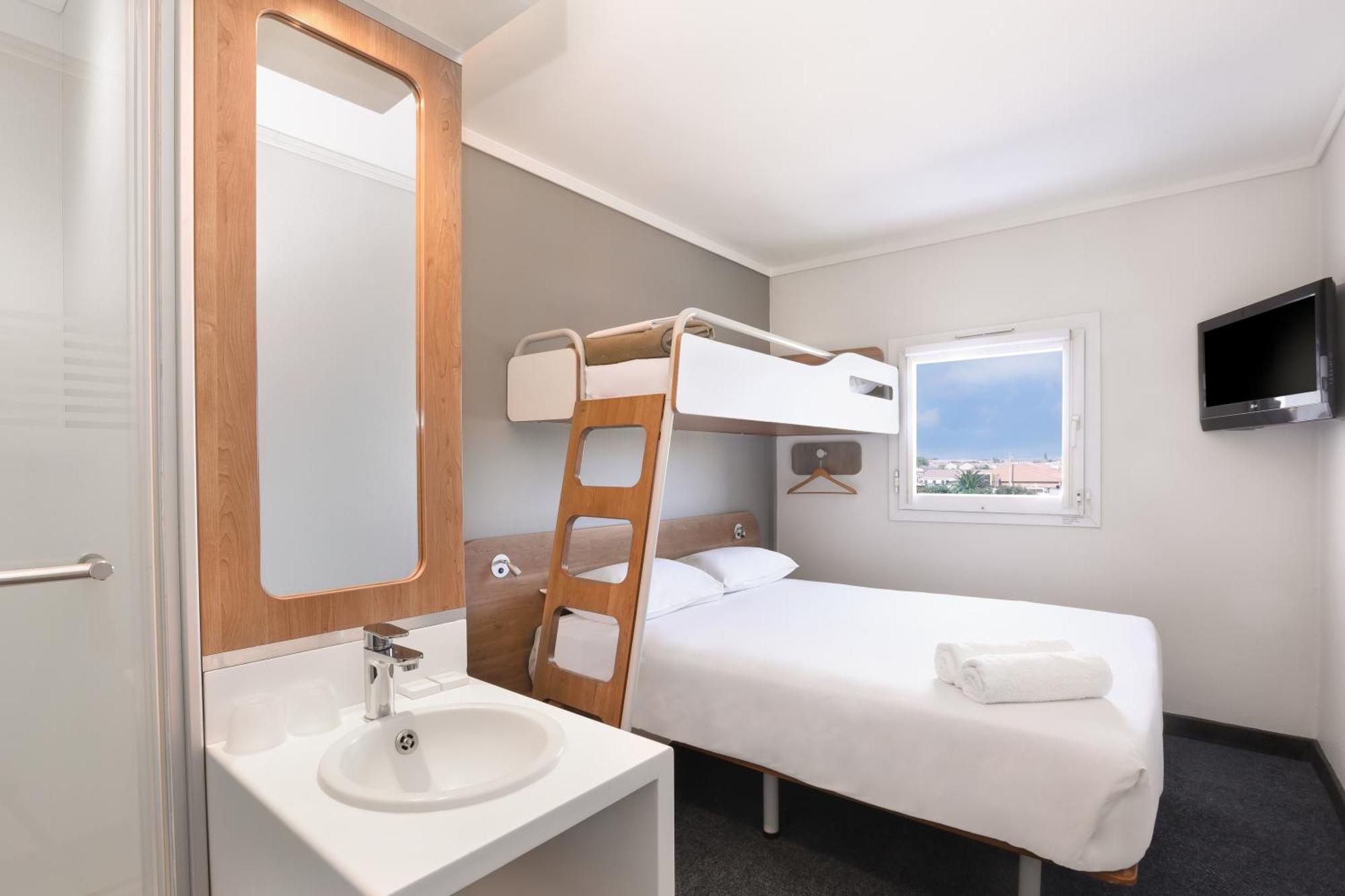 Standard Triple Room (Non-smoking)