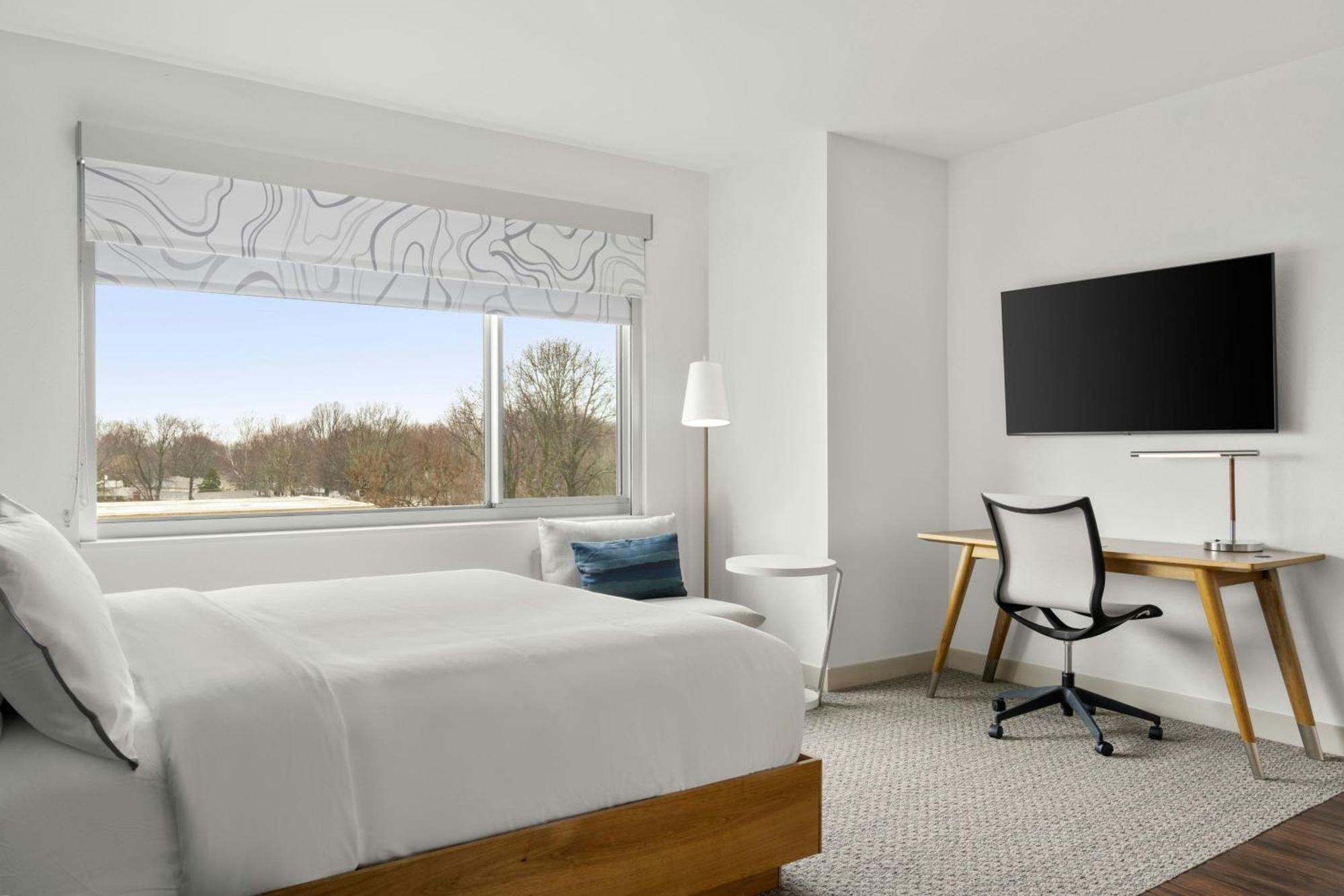 Standard King Room with Courtyard View