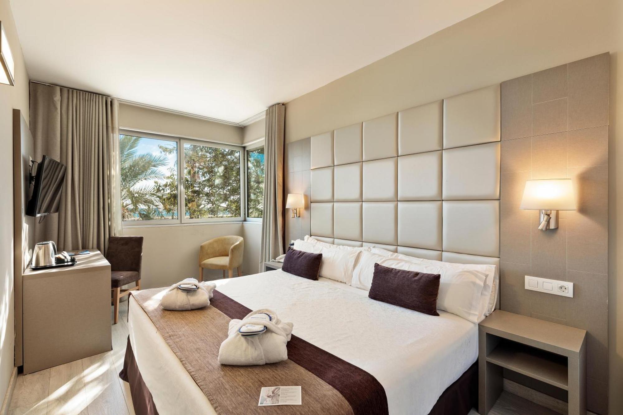 Deluxe Double or Twin Room Sea View