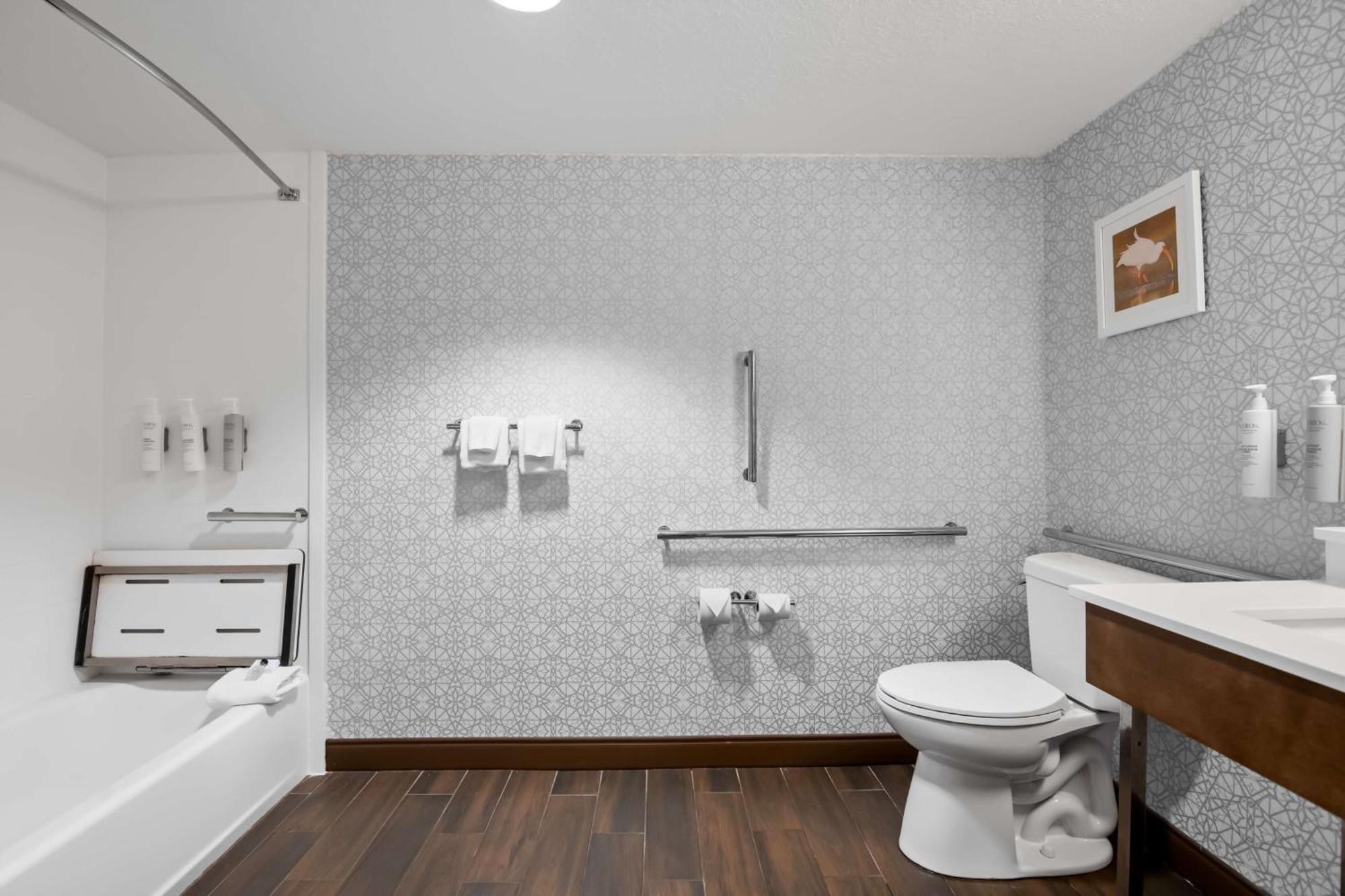Queen Room with Bath Tub - Disability Access/Non-Smoking