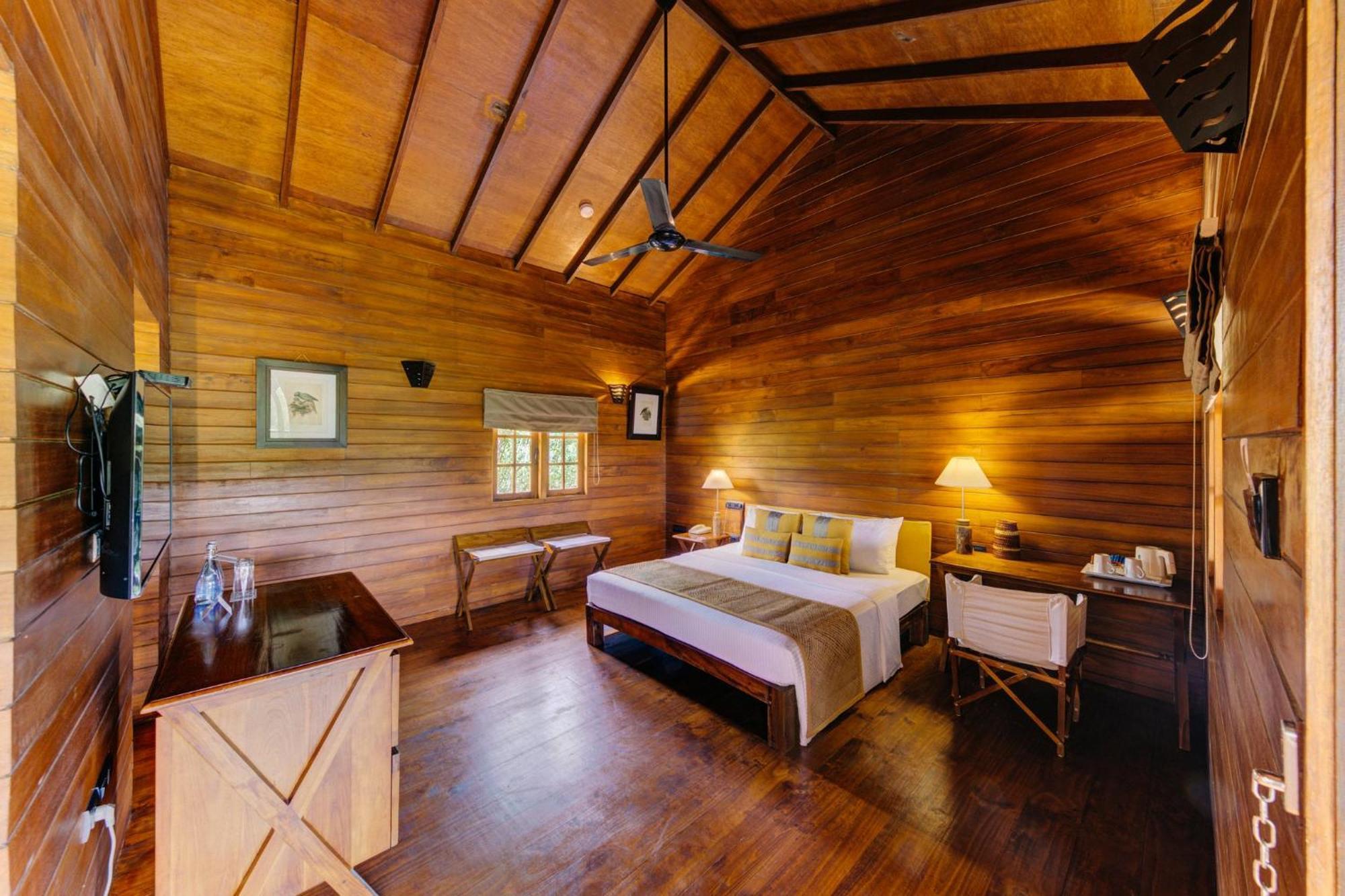 Beach Chalet King - 10% off Safari | Complimentary cocktail each if reserved during Stargazing experience