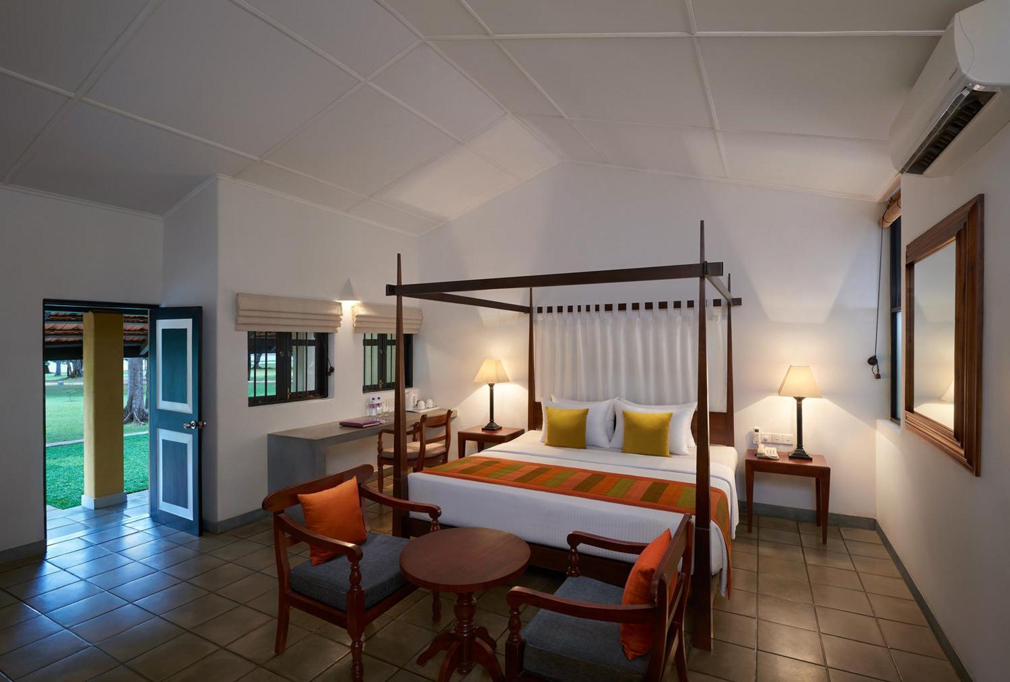 Deluxe King Lake View - Discounts (15% on F&B, 10% on Spa, 10% on Jeep Safari)