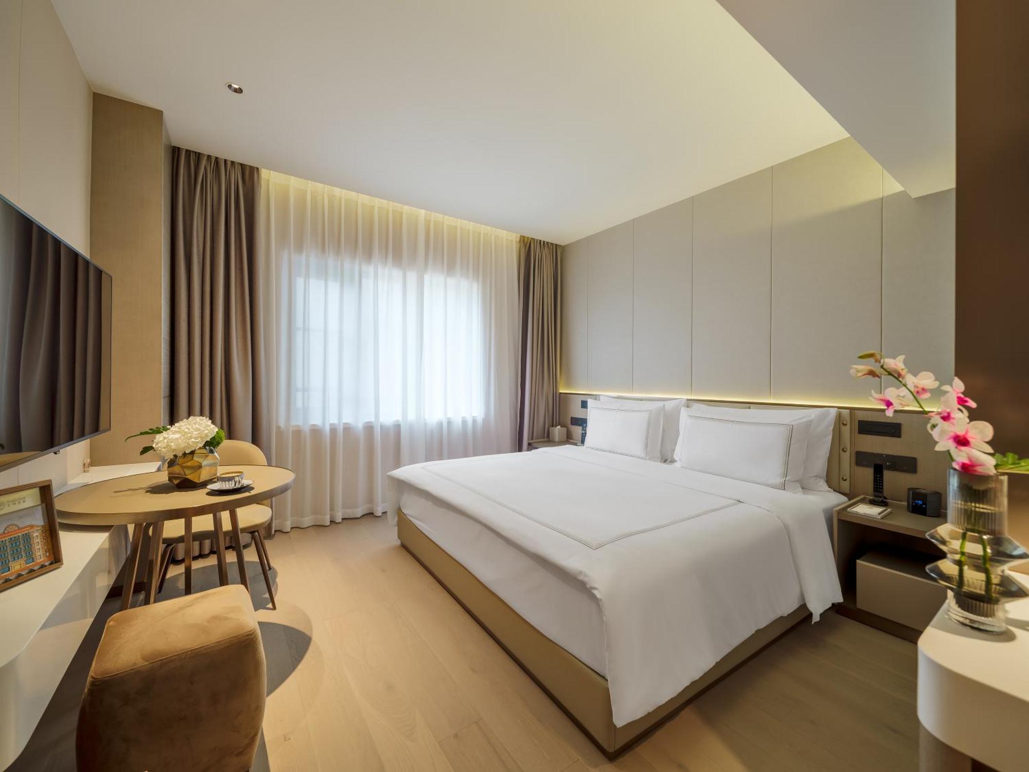 Superior king-size bed Room