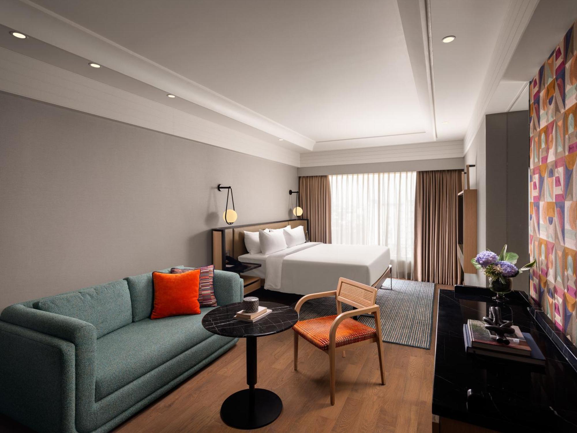 Deluxe Club Room 1 King Bed - Lounge Access with Cocktail Hours