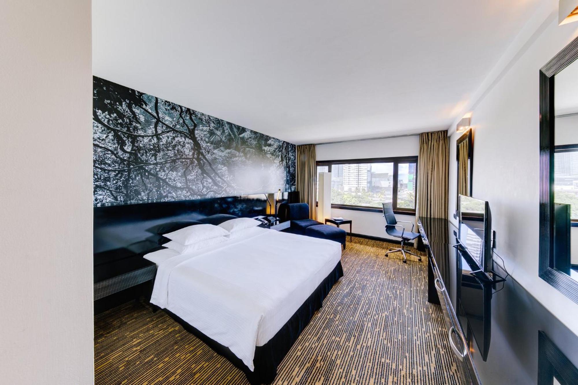 Executive Room Lounge Access