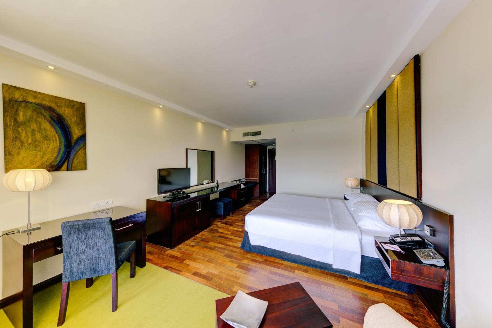 Premium Room Pool & Lakeview