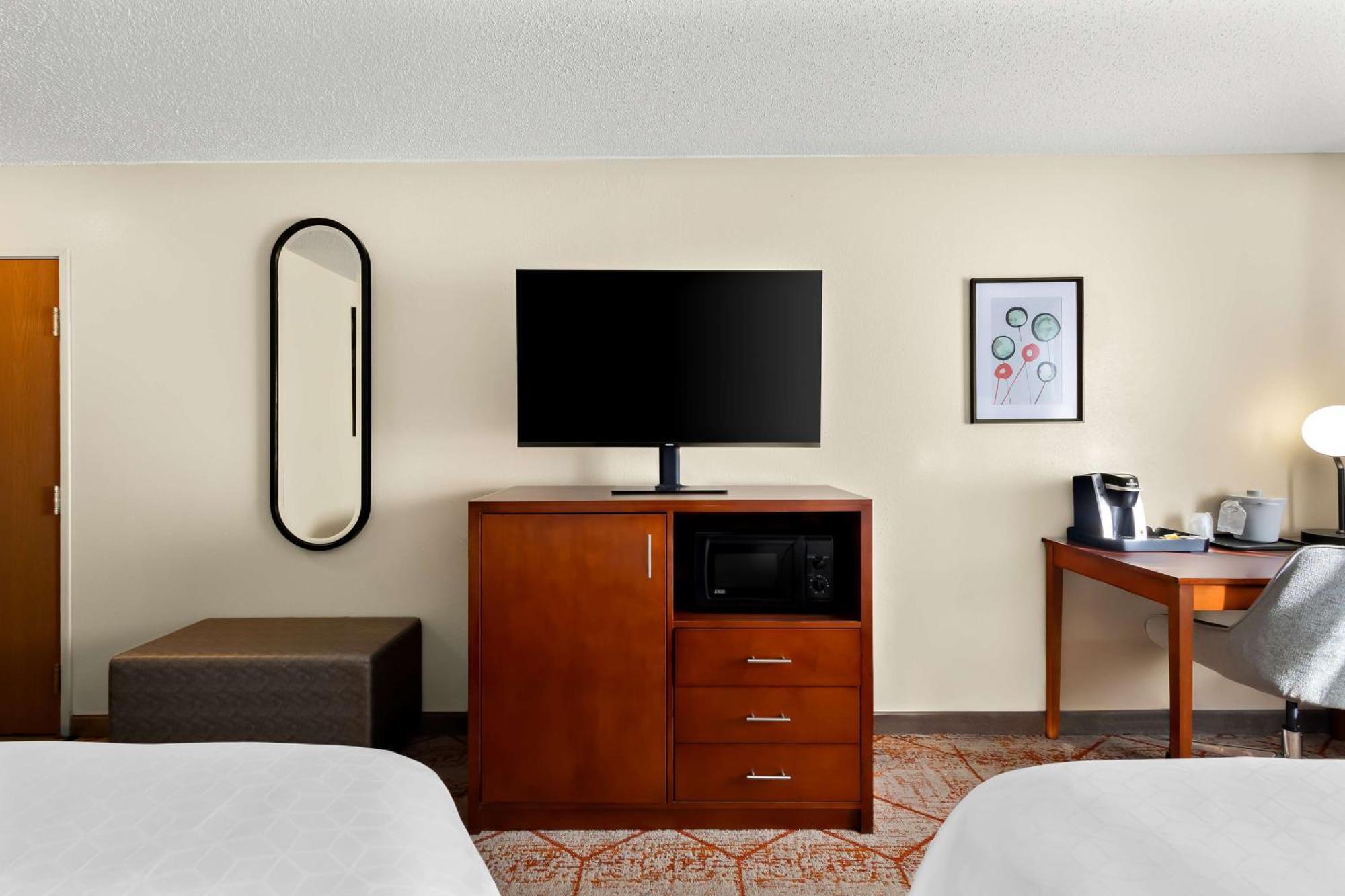Queen Room with Two Queen Beds - Non-Smoking