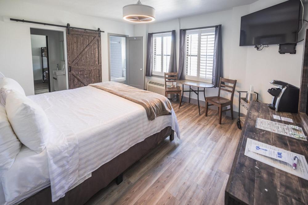 Deluxe Family Room