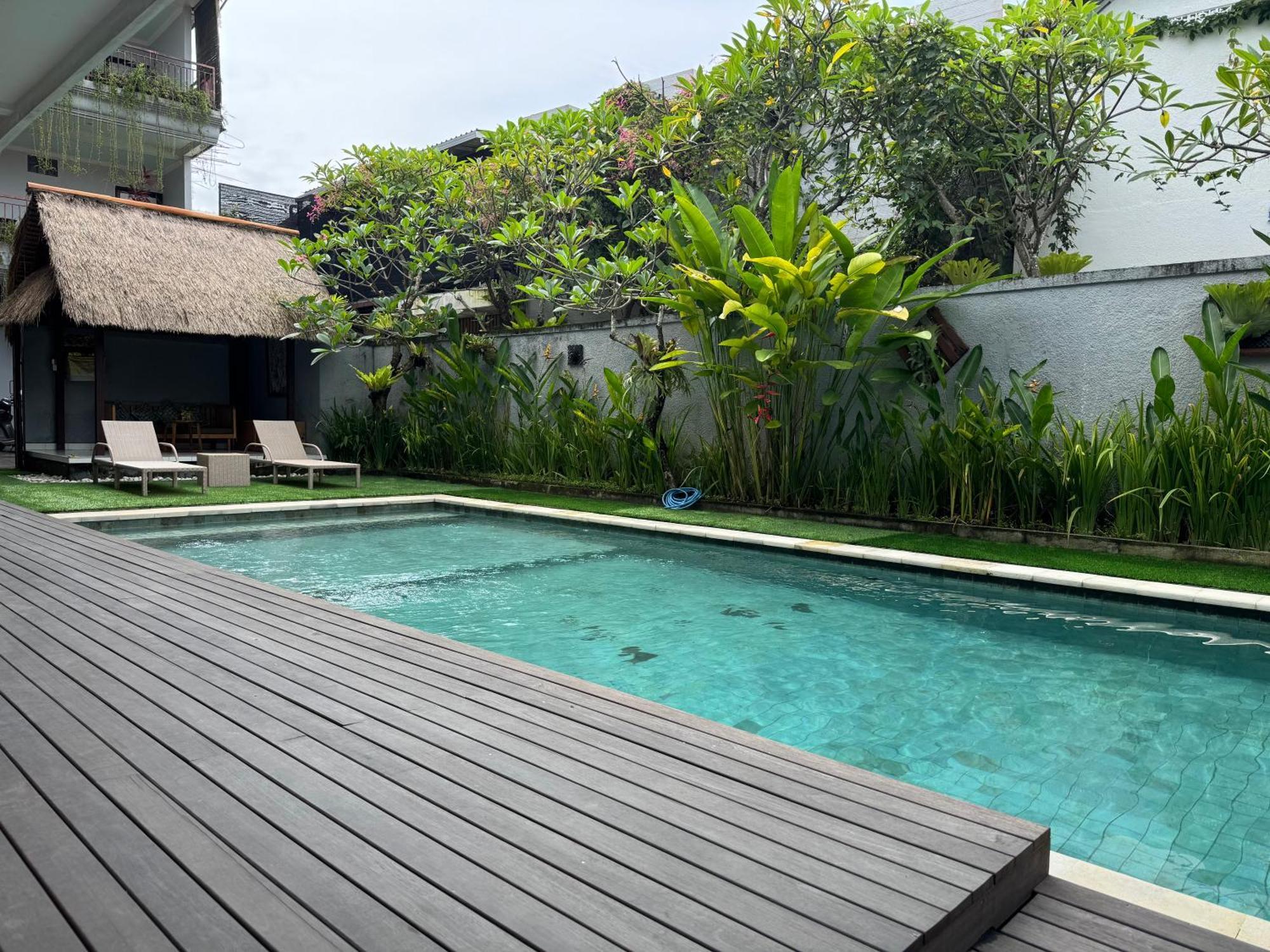 King Suite Pool View