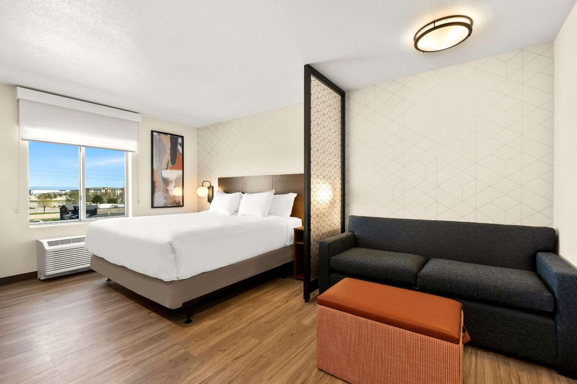 King Suite with Sofa - Disability Access/Non Smoking