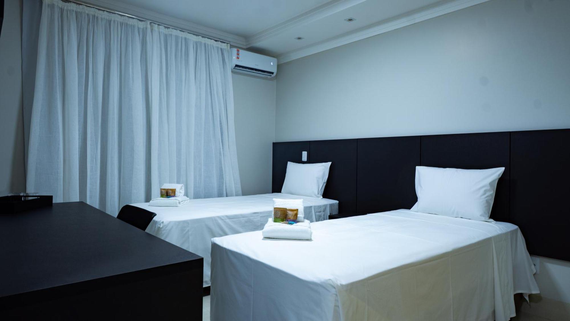 Quarto Econômico com 2 Camas de Solteiro