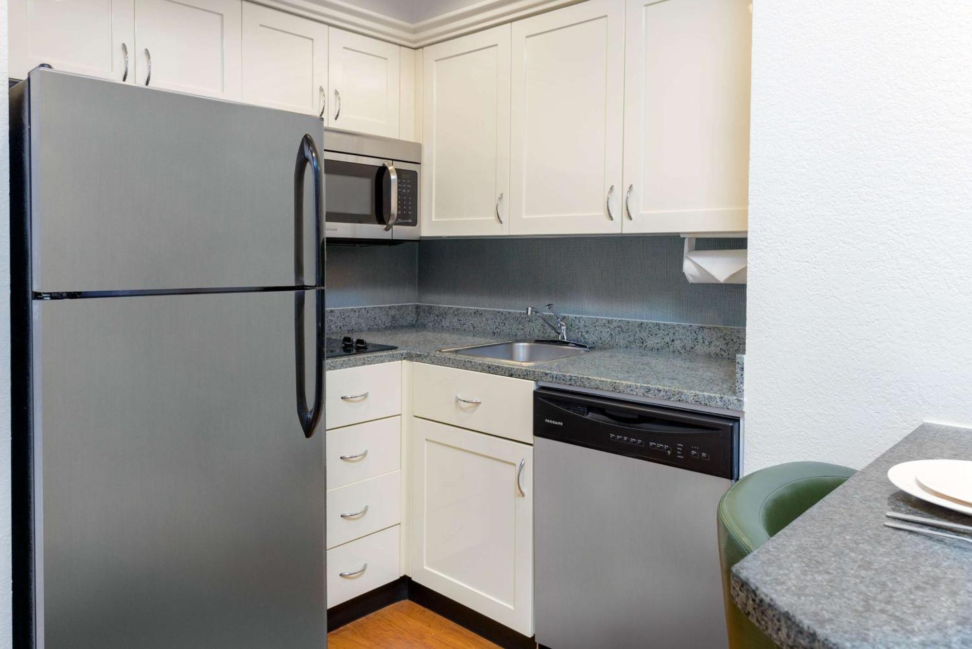 One-Bedroom Suite with Two Double Beds - Non-Smoking