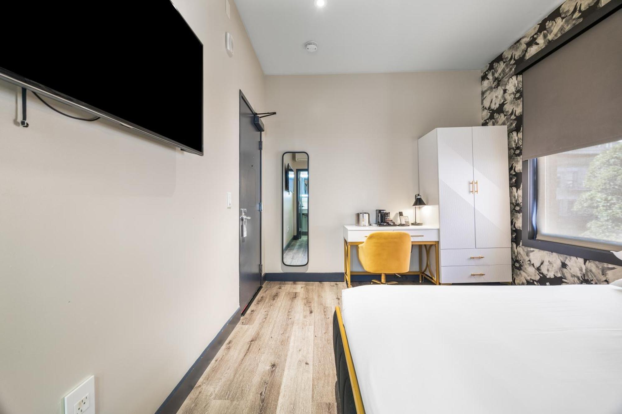 Queen Room