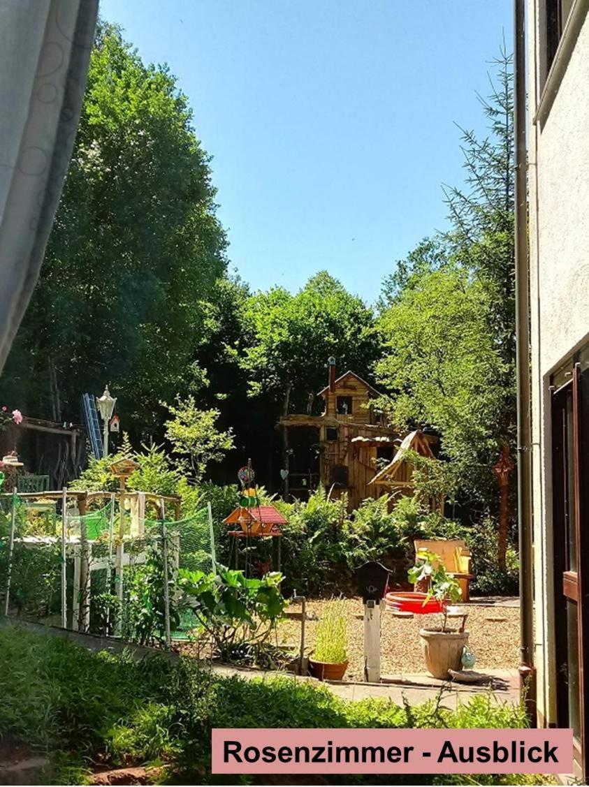 Doppelzimmer mit Gartenblick
