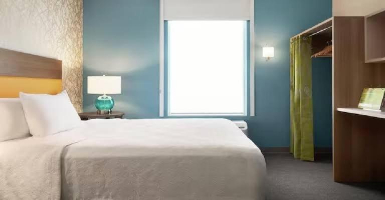 King Suite with Bath Tub - Mobility/Hearing Accessible