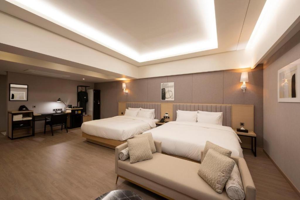Premier Twin Room