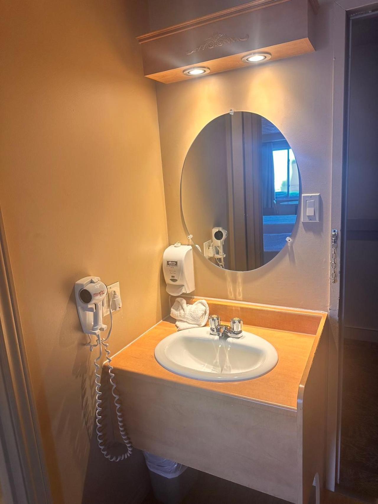 Deluxe Queen Room with Two Queen Beds - Non-Smoking