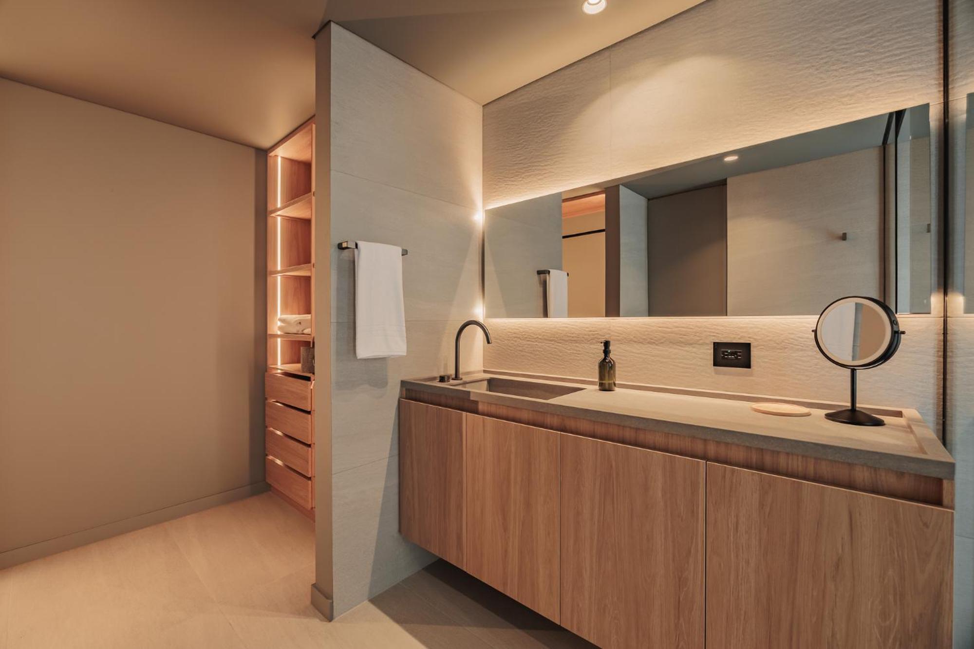 Two-Bedroom Apartment with Mountain View