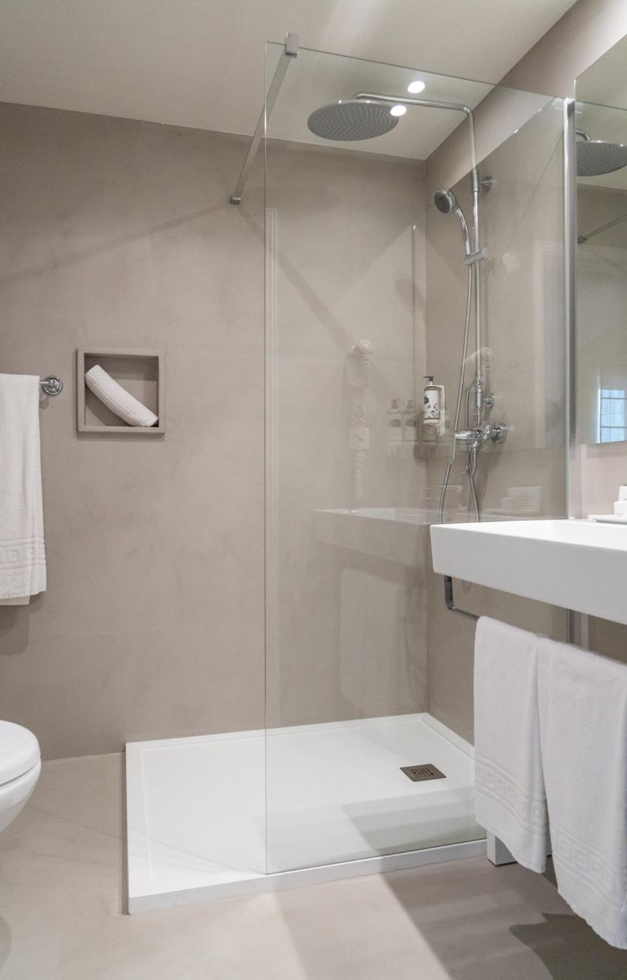 Deluxe Studio Apartment