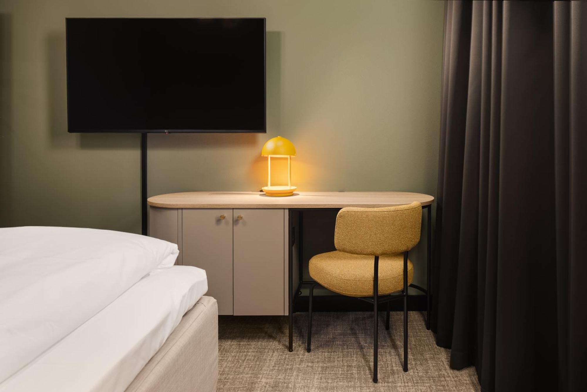 Twin Room,1674702476:JPEG
