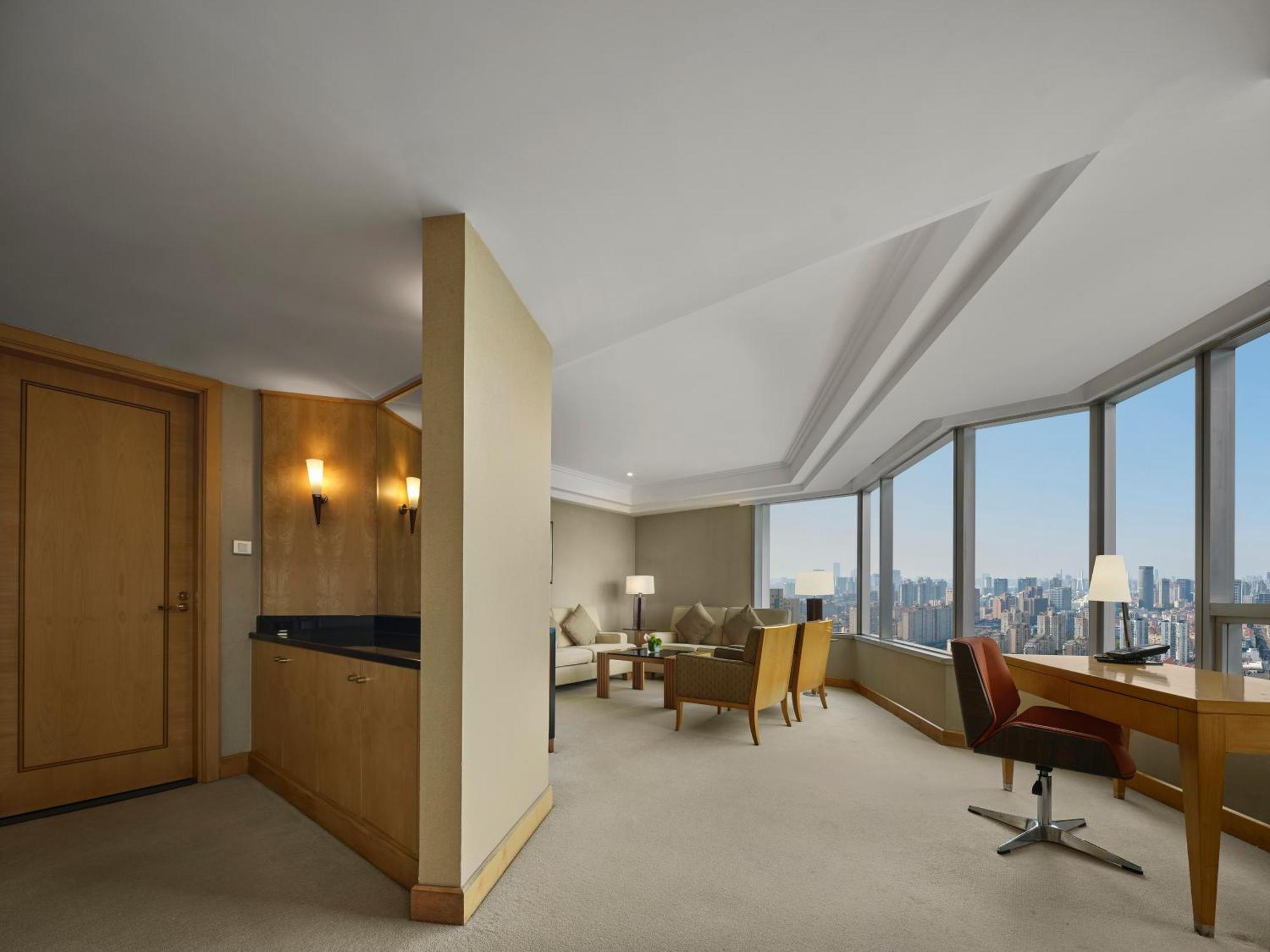 Deluxe King Suite