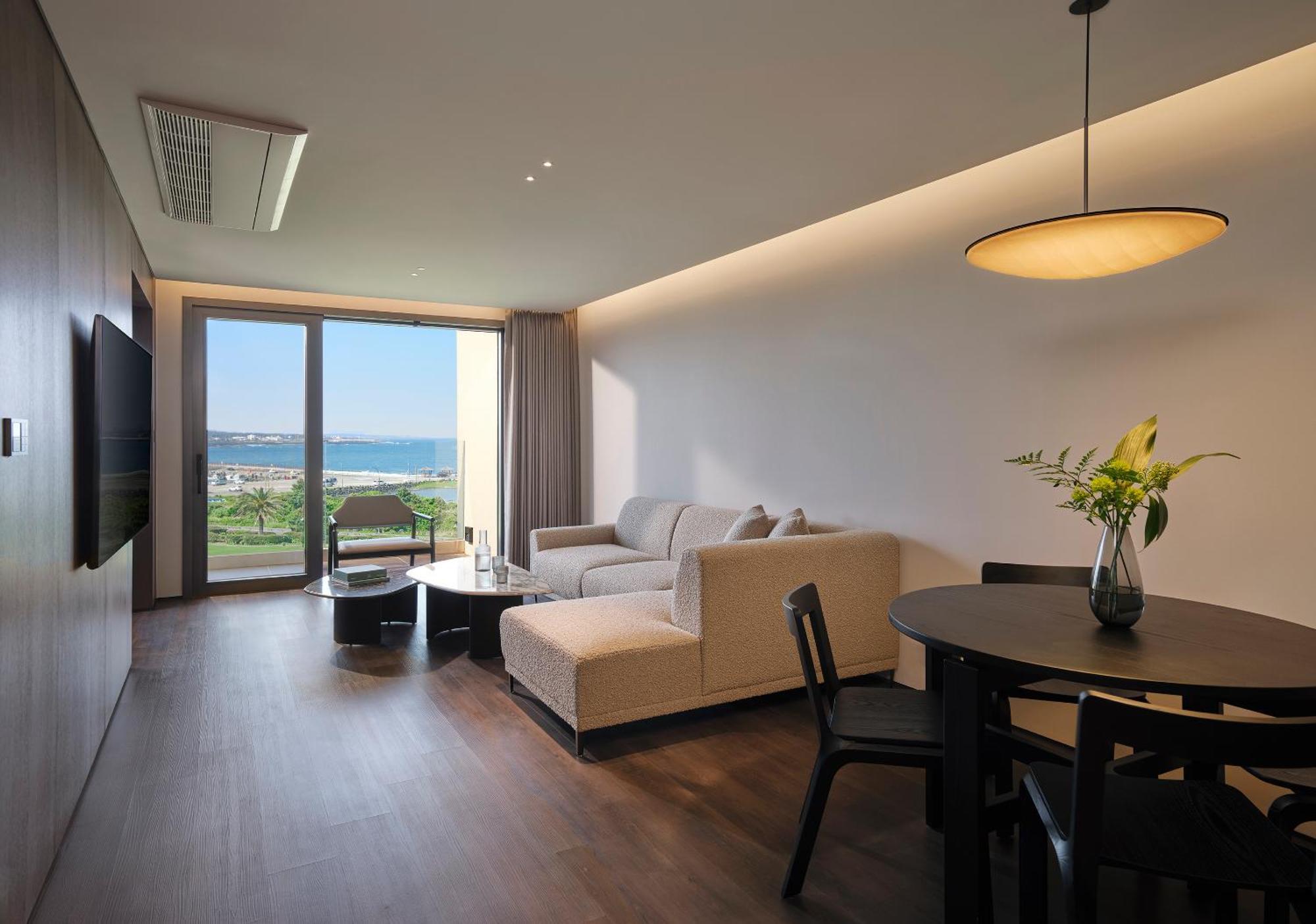 [Free Room Upgrade] Resort Junior Suite Village View, 1Bedroom, Twin → Resort Junior Suite Ocean View, 1Bedroom, Twin