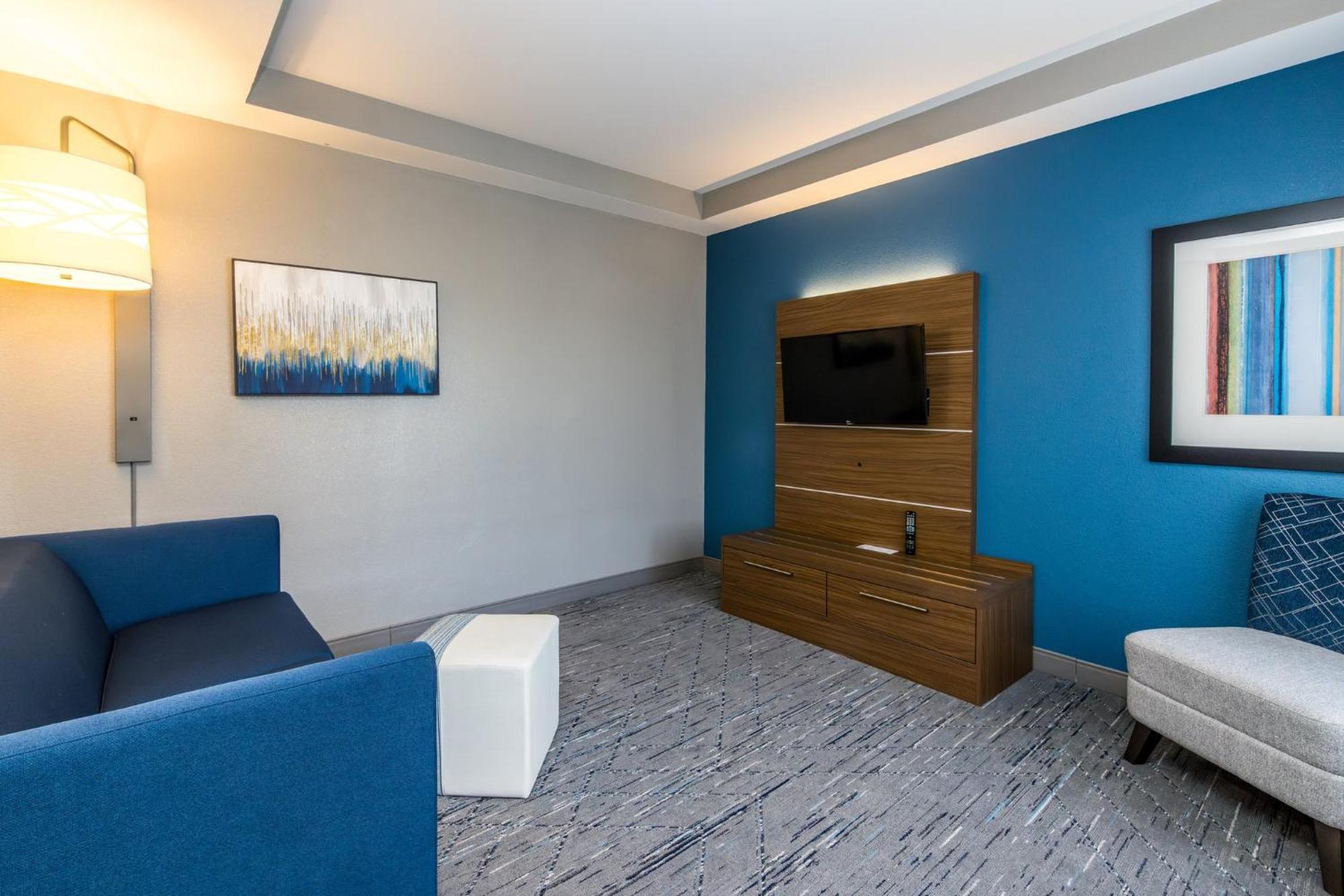 One-Bedroom King Suite