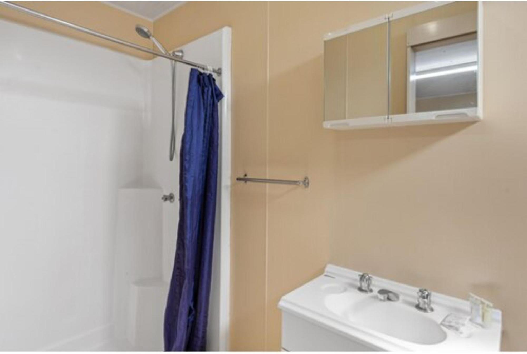 Standard Cabin - Sleeps 2