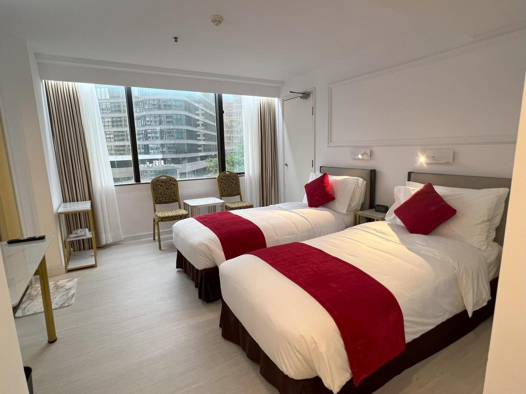 Deluxe Queen or Twin Room Garden View
