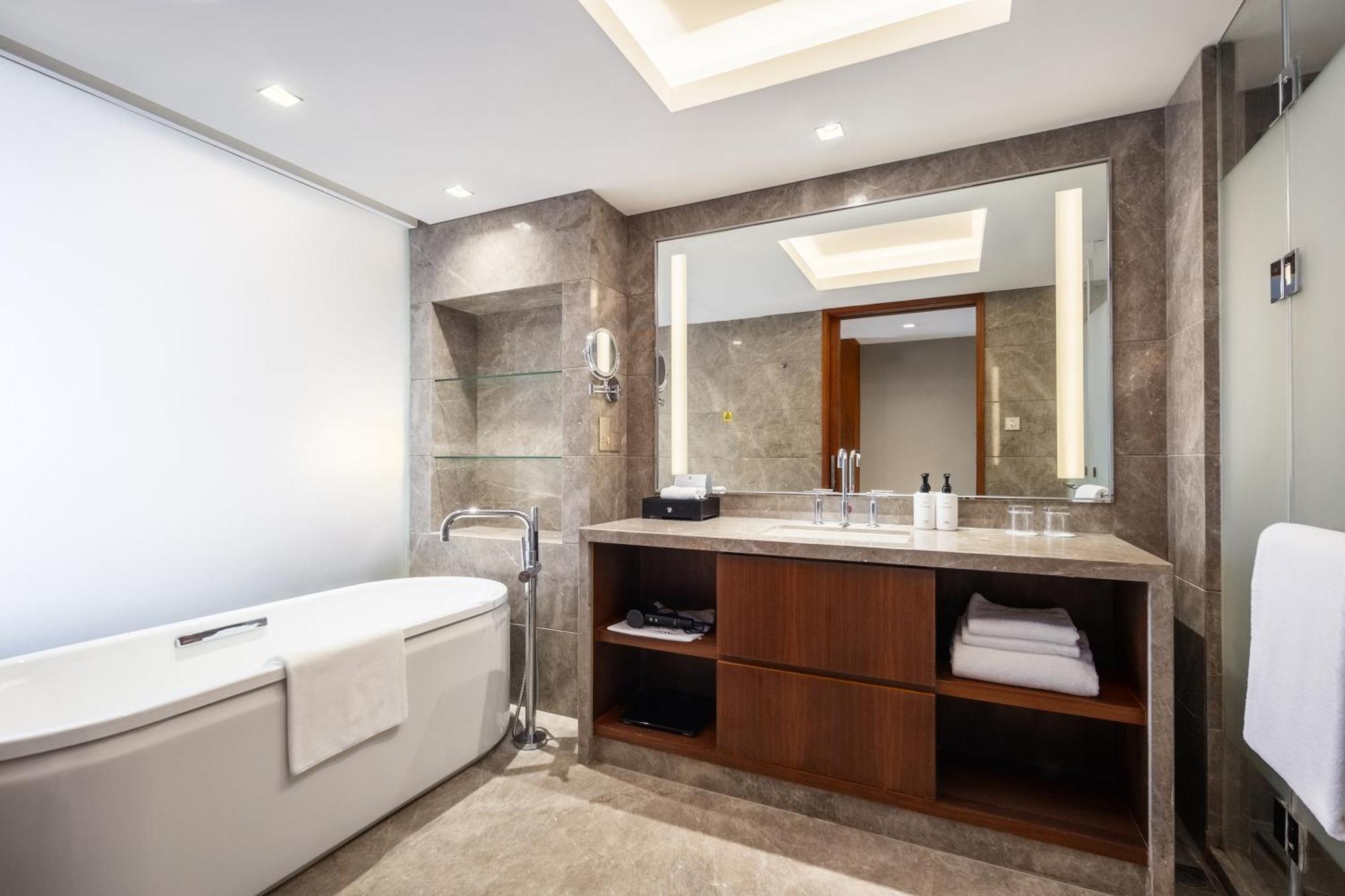Premium King Room