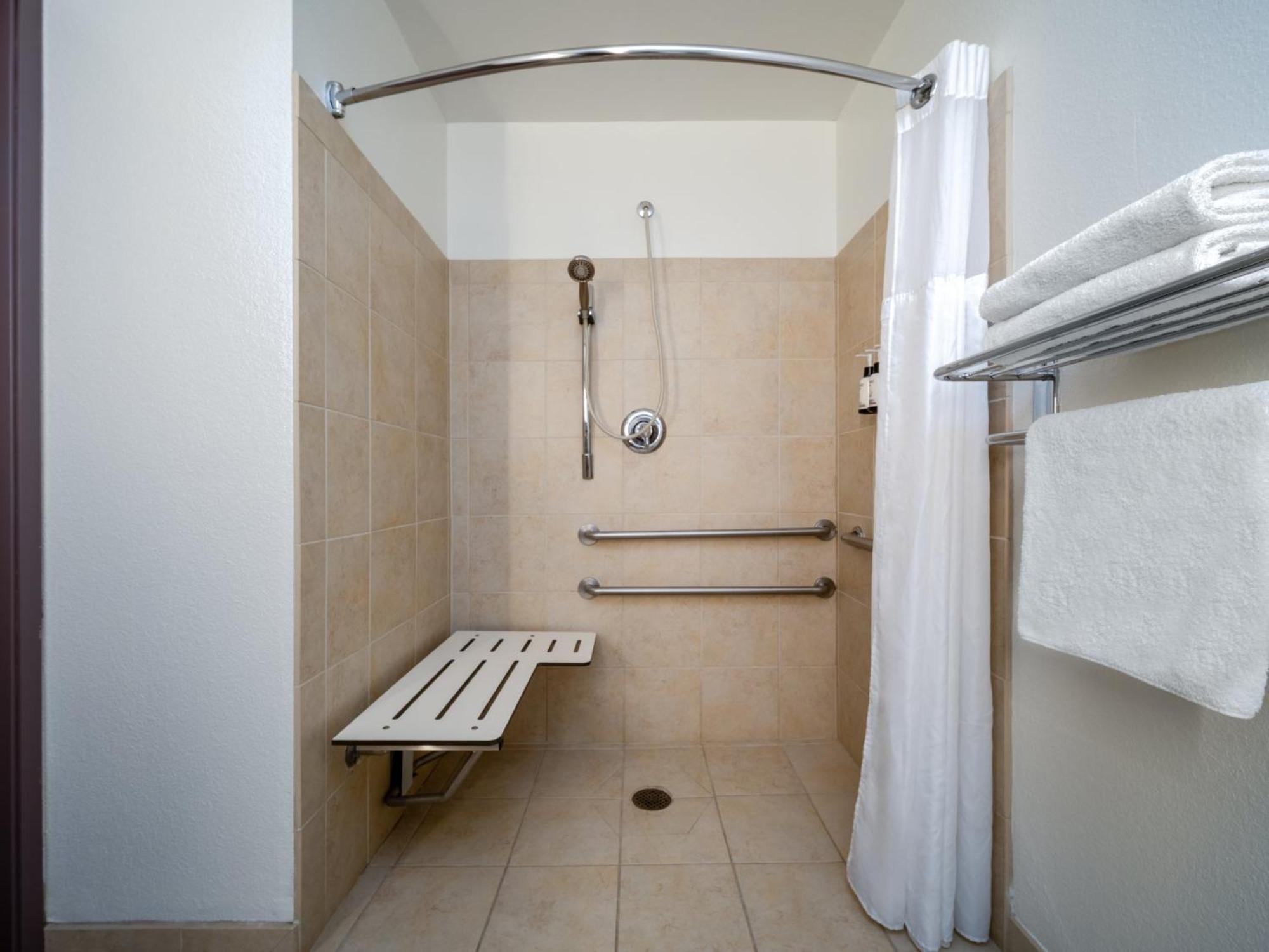 King Room Hearing Accessible Roll Shower Non-Smoking,1631560429:JPEG