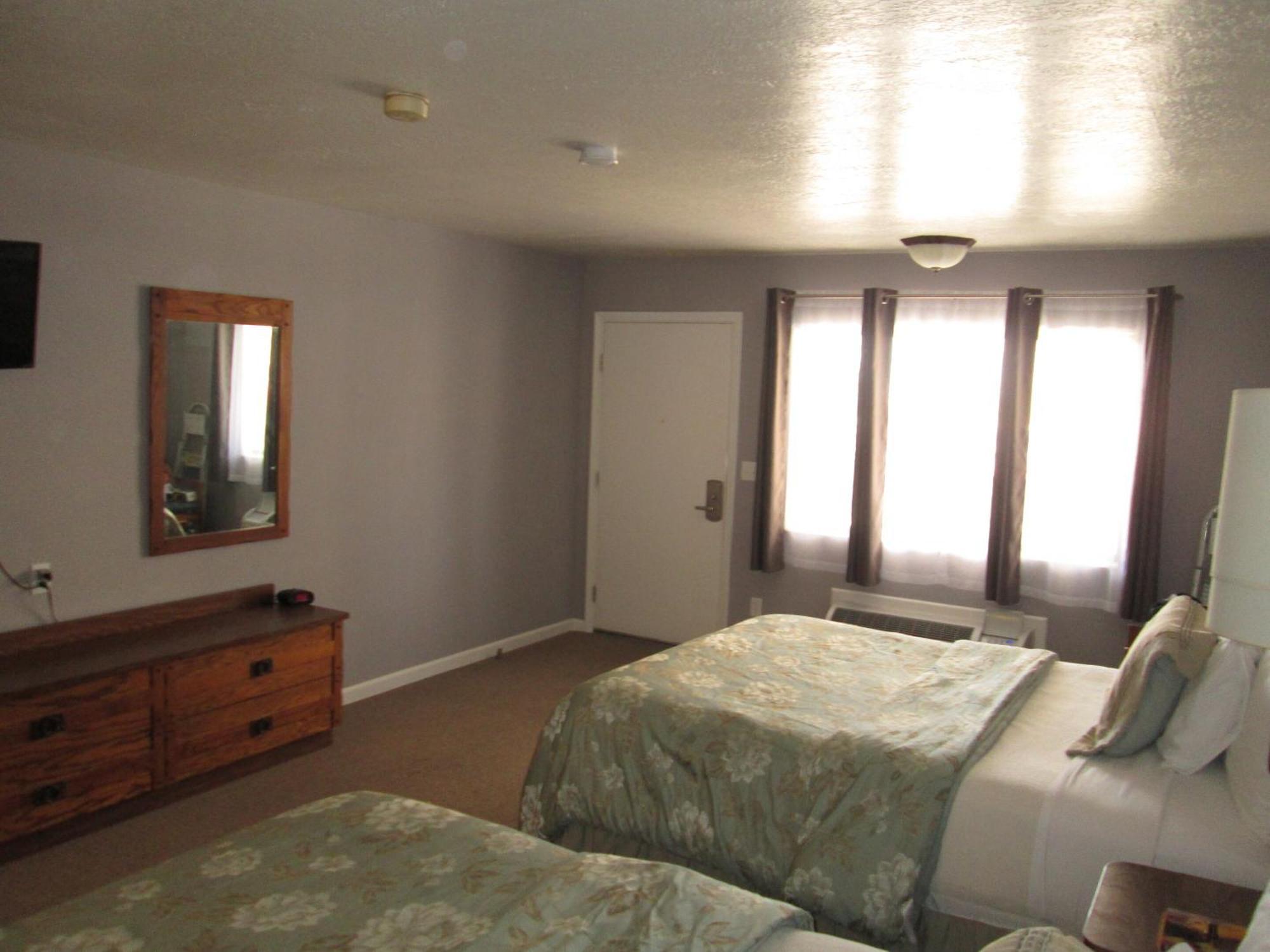 Standard Queen Room