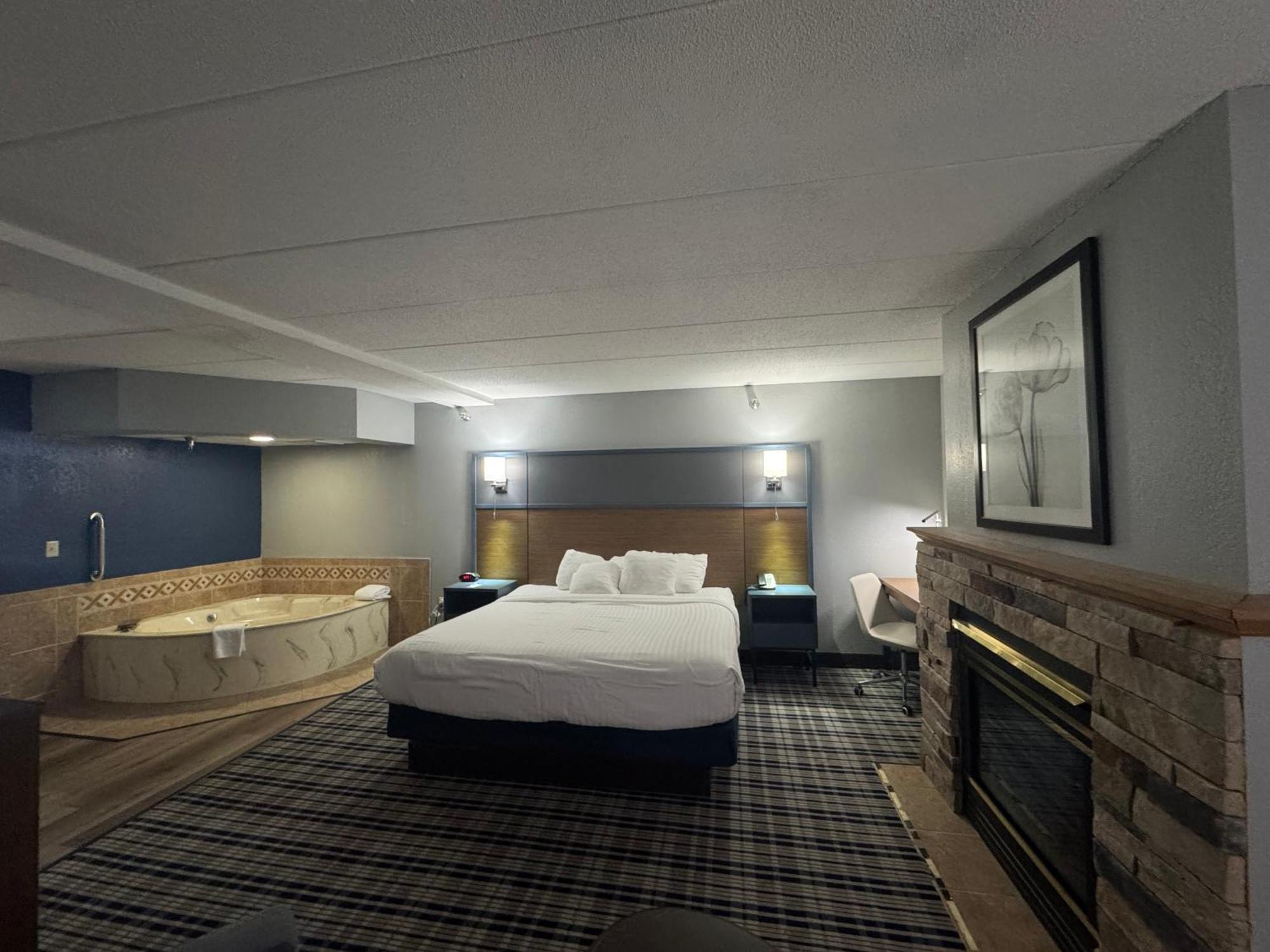 Deluxe King Room - Non-Smoking