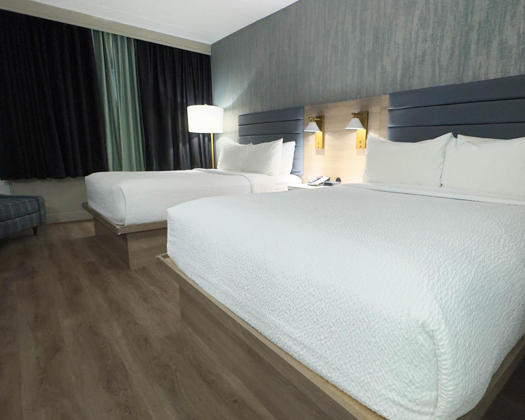 Queen Room with Two Queen Beds - Non-Smoking,1649119600:JPEG