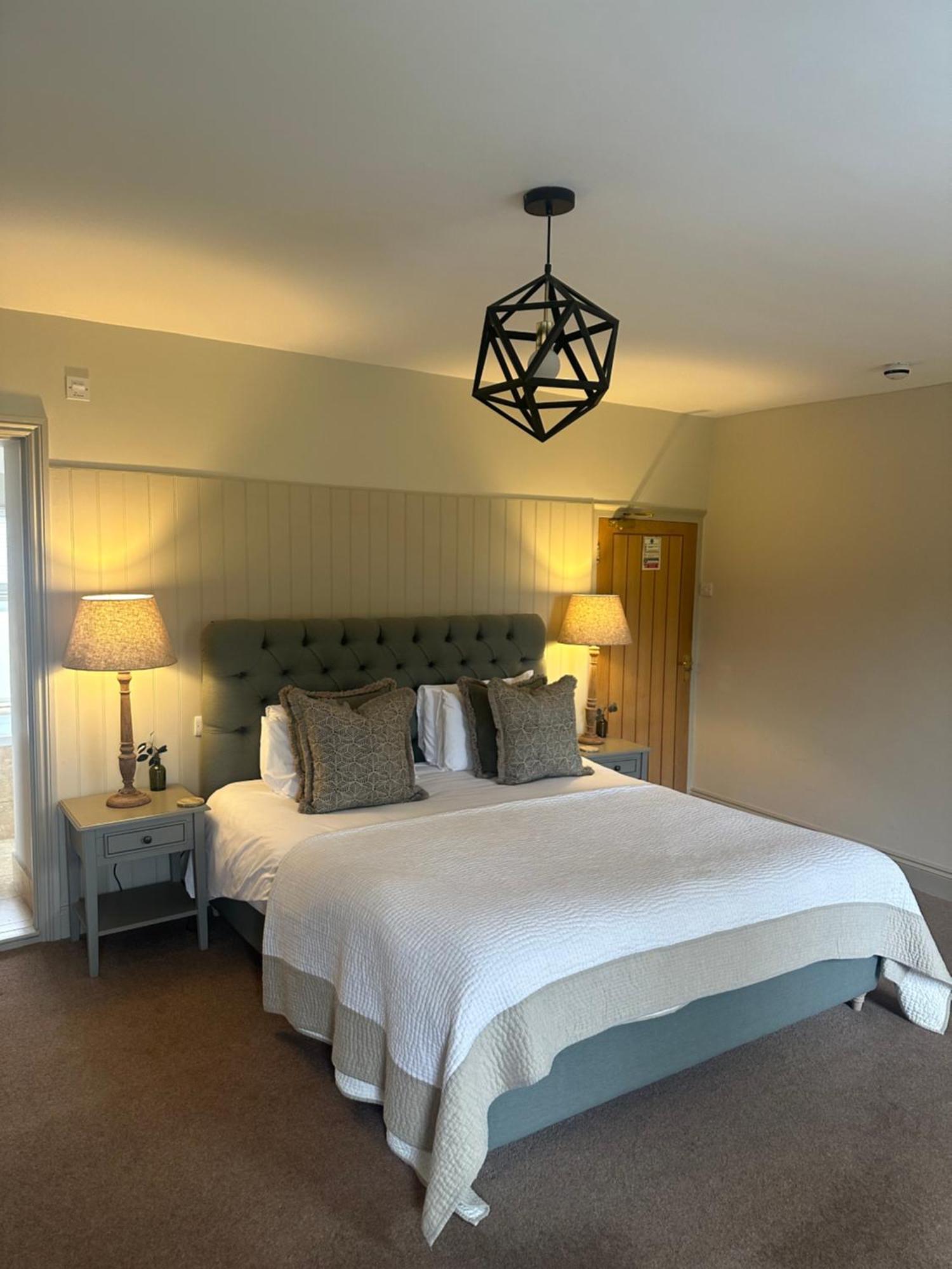 Deluxe King Suite