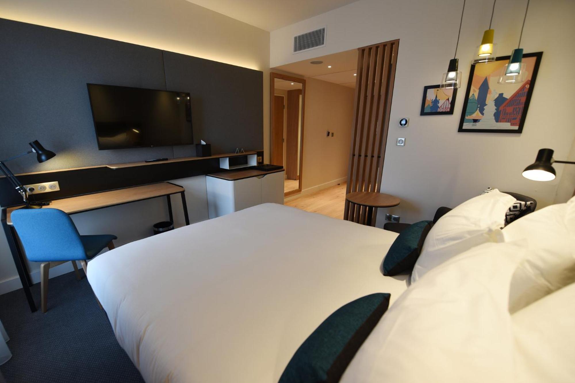Standard Queen Room