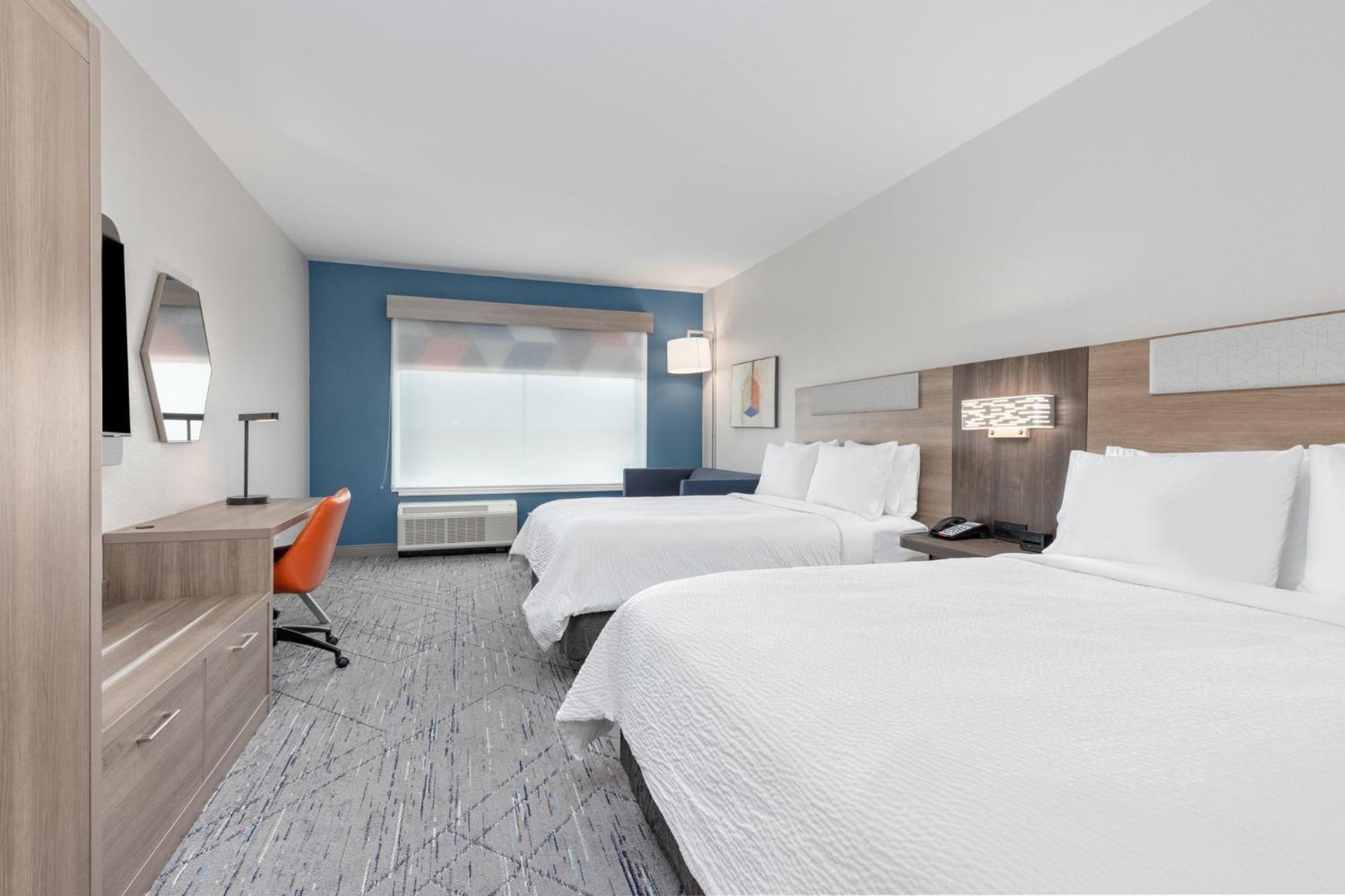 Queen Suite with Two Queen Beds