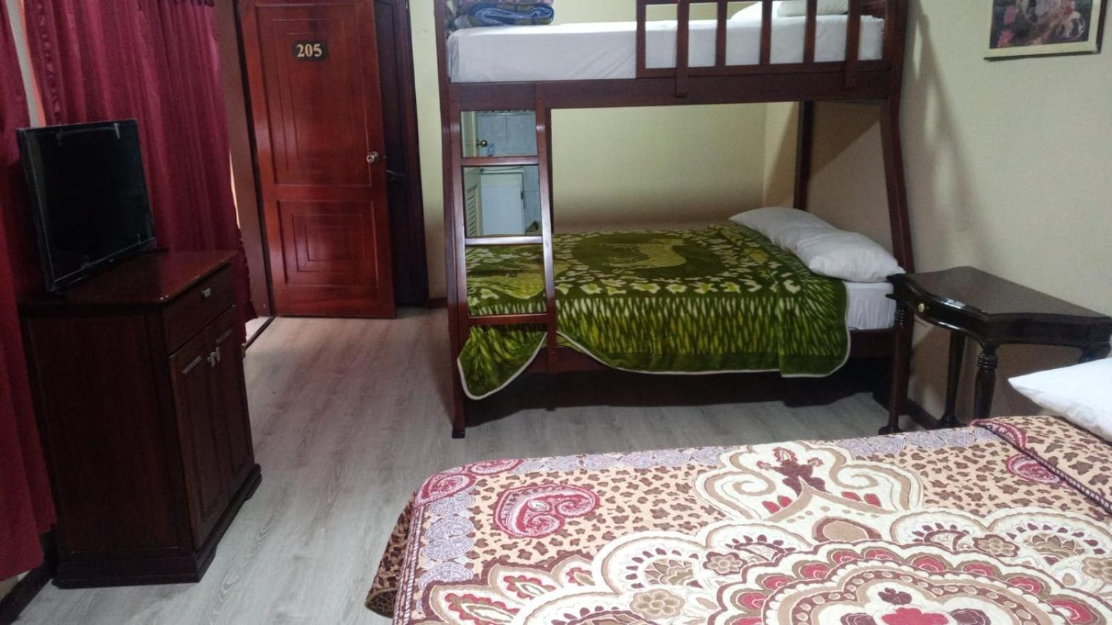 Habitación Familiar con baño privado