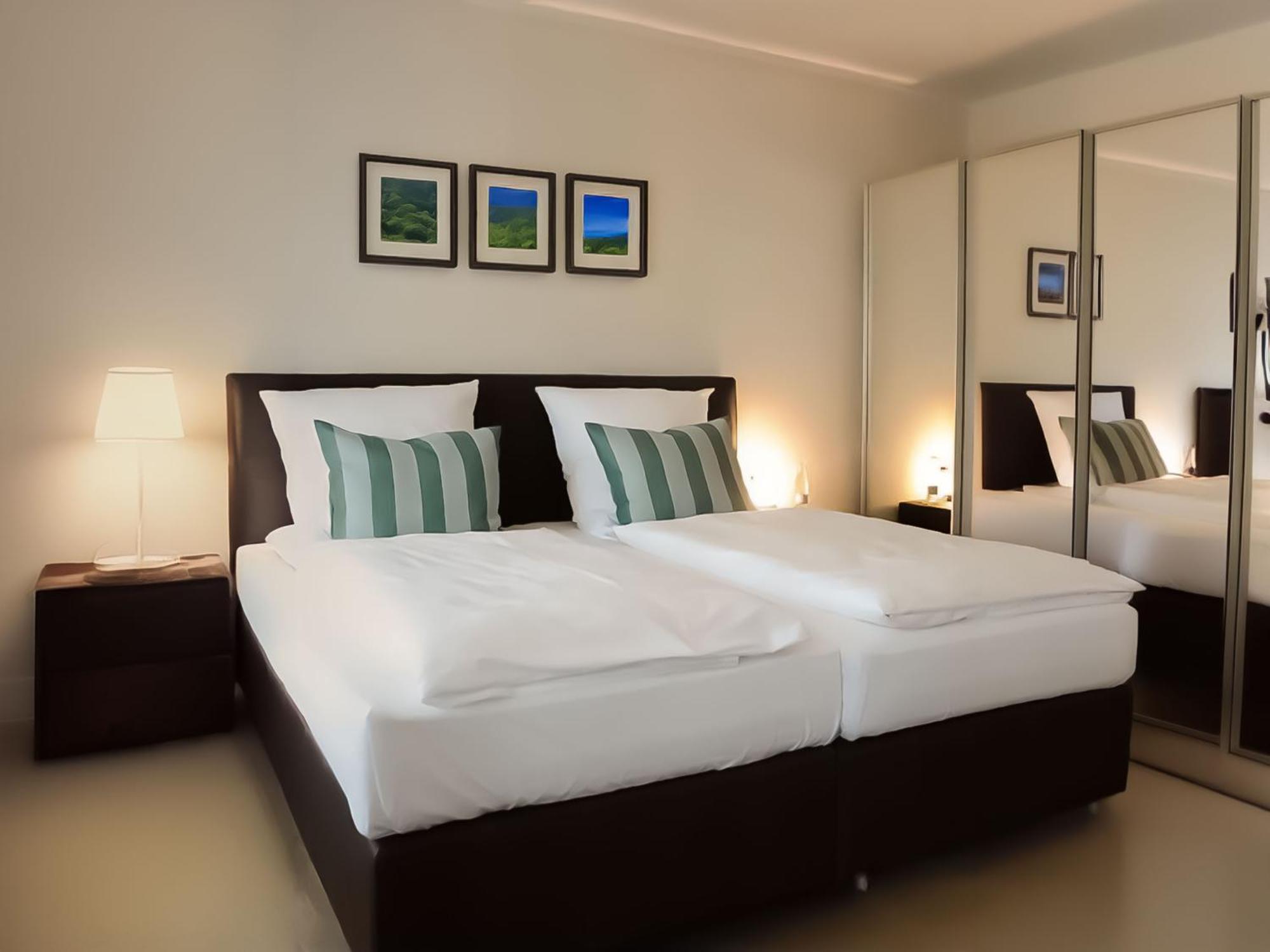 Zweibettzimmer mit Balkon